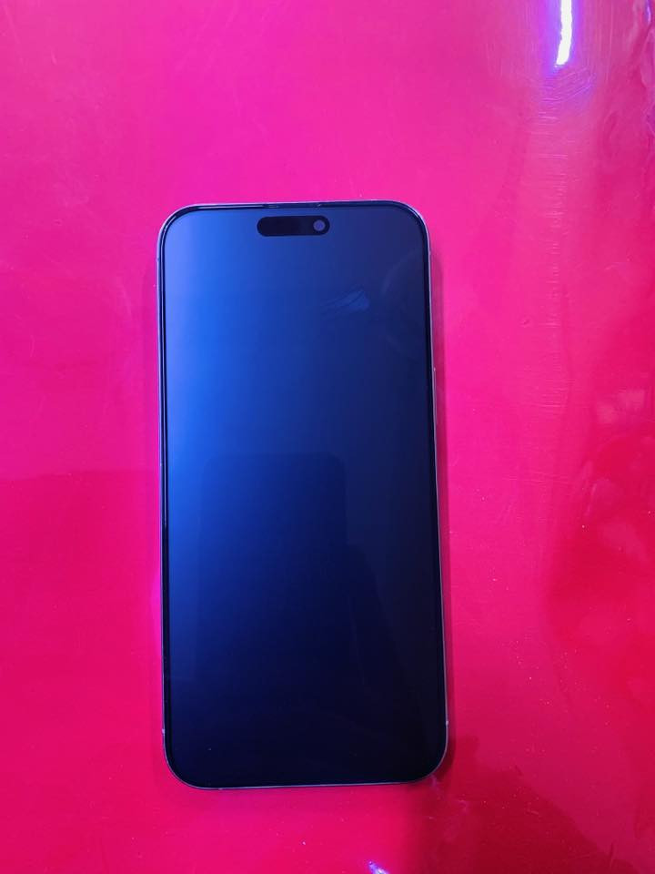 ايفون 15 برو ماكس جهاز نضيف كلش مابي اي خلل بس مبدل شاشة ونوعيتهة زينه بطارية 89‎%‎ ذاكرة 256 بي فطر بسيط كلش بالضهر ممذر وموضح بالصورة 
جهاز كلش مرتب  سعرة 775 وميتحصل بهيج سعر مكاني بغداد ورقمي ***********
