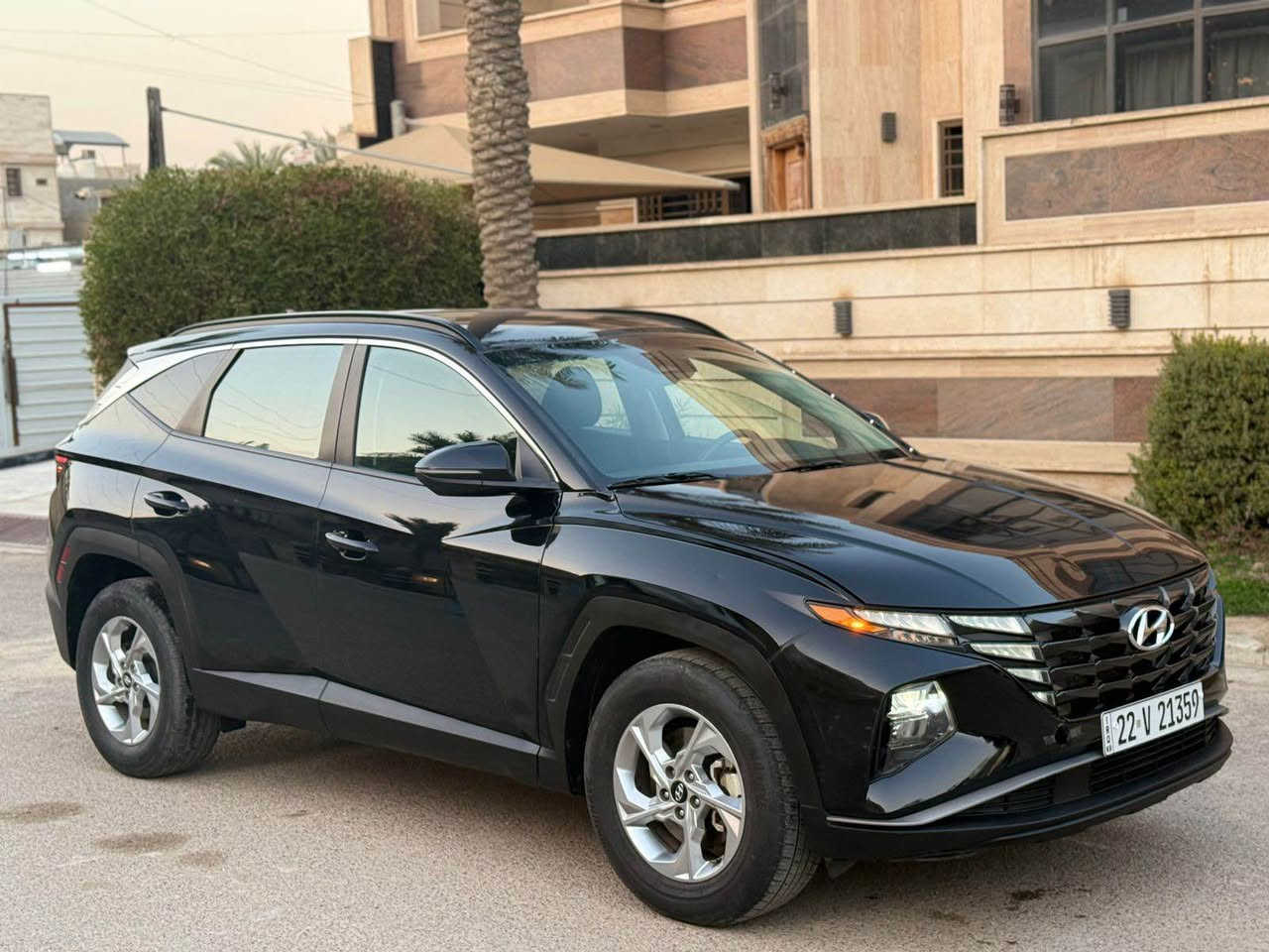 هوندا توكسن الشكل الجديد 2023
لون اسود 

مرقم أربيل الجديد 

مواصفات 

بصمه 

تشغيل تشغيل عن بعد 

صندوق كهربائي 

كشنات كهربائي 

كشنات حار 

تبريد قطعتين  

تلفون شاحن.(وايرليس)

وفول تحكم استيرن وتحديد سرعه 

تحديد سرعه 

تحديد مسار 

رادار امامي وجانبي وخلفي 

اطفاء السياره عند التوقف تلقائيأ

مانع تزحلق

و نظام AUTO HOLD

ويل كروم بلادي حجم R18 

3 وضعيات للقياده(normal.samrt.sport)

الضرر- سطحي خمس قطع صبغ مكانات مو كامل 
تواصل ***********

السعر 16900$$$

مكان السياره بغداد بغداد, العراق
