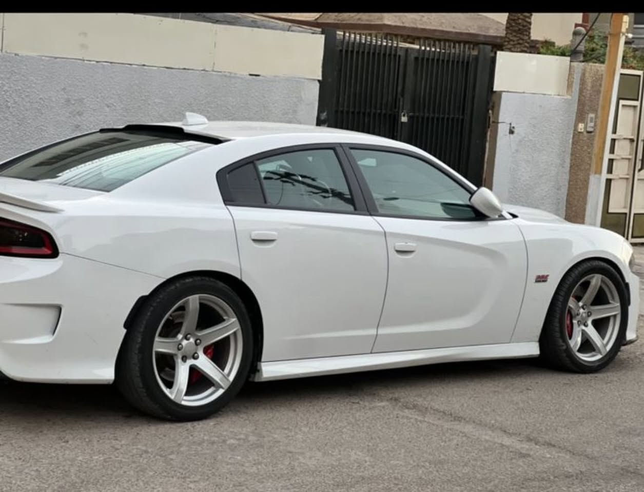 السلام عليكم جارجر SRT اصل 2018 —6400فوول للأخير عدا الفتحه رادار امامي كشنات كنتاره خزن ميموري ستيرن كهرباء بيها نص باب السائق فقط  الحادث ب منشور موجود والباقي كفاله حتى الدعاميات المواصفات عليها ادامه كامله من حداديه ومنضومه تبريد وتخم تاير جديدوفلنجات فجوج برمبو بلادي سياره جاهزه كلشي مناقصها ماشيه 73mرقم بغداد   السعر  215 سونار مرفوق ف المنشور
 العنوان بغداد   ***********
