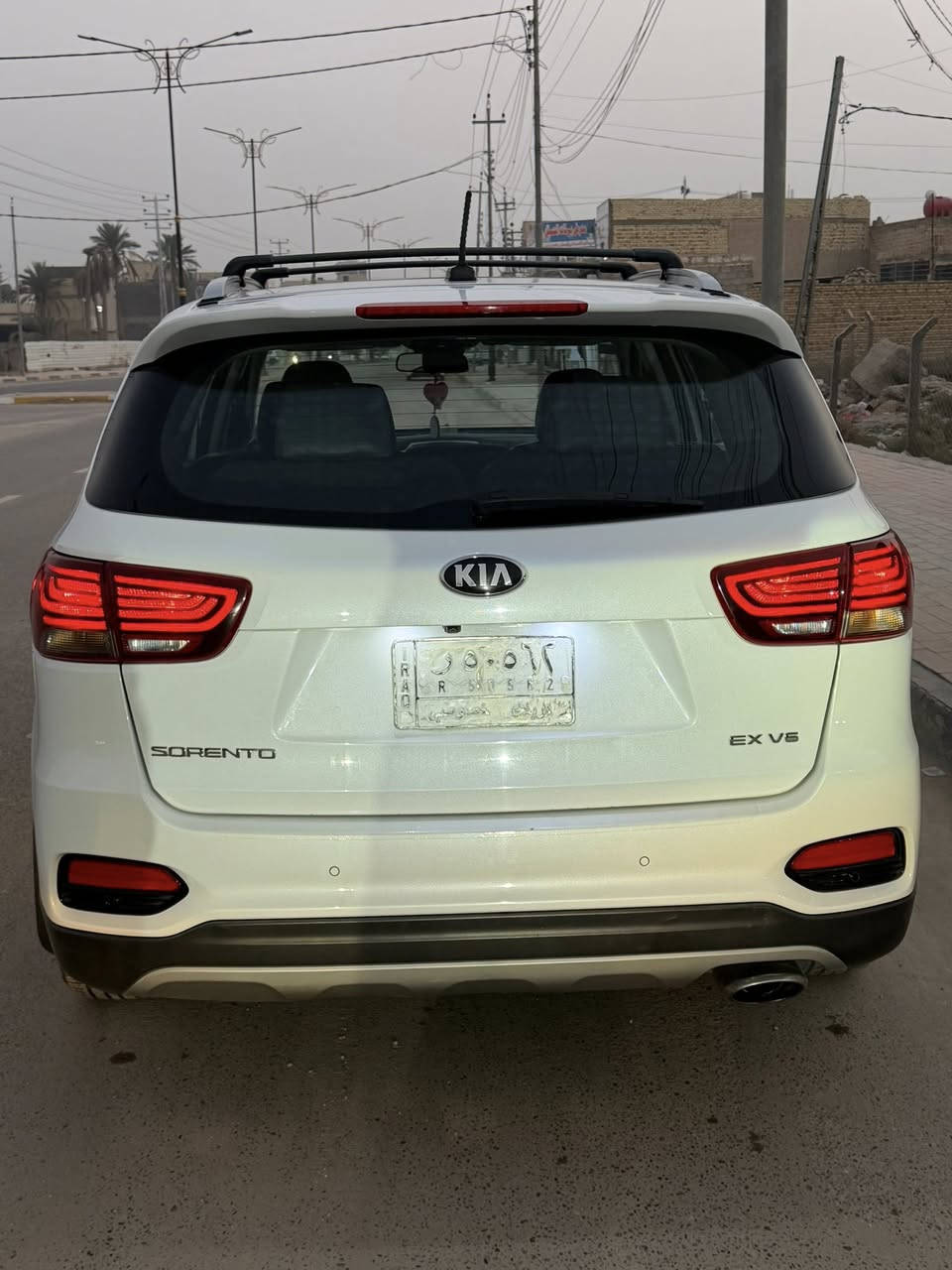 للبيع سورنتو موديل 2020  فول مواصفات  EX V6 
وارد امريكي حادثها امبدل بنيد فقط نفس اللون يعني السياره تقره كلين تايتل بلا ايرباك 
مواصفاتها 
١ بنوراما 
٢سته سلندر
٣ توقف ذاتي امامي خلفي 
٤حساسات امامي خلفي 
٥جنطه كهرباء
٦رادارات 
٧ ويل اسود بلادي 
٨ بصمة تشغيل وبصمه ابواب 
٩كشنات جلد
١٠ كشنات كهرباء
١١ تدفئه تبريد بلكشنات 
١٢ ٧ راكب
١٣ قطع ٣ تبريد 
١٤ جام ٤ اتو
١٥ دبل جامه 
١٦ سايد بريك بصمه
تخم تاير جديد 
وبيها بعد هواي مواصفات فول للاخير 
رقمه السياره كربلاء بسمي السياره مداور ثاني يوم لليشتري السياره جديده كلش واحله من الصور لا شخوط لا تكحيل كلشي مابيها برغي مابيها نقص السعر ٢٤٠ وبيها مجال مكاني كربلاء هذا رقمي ***********
