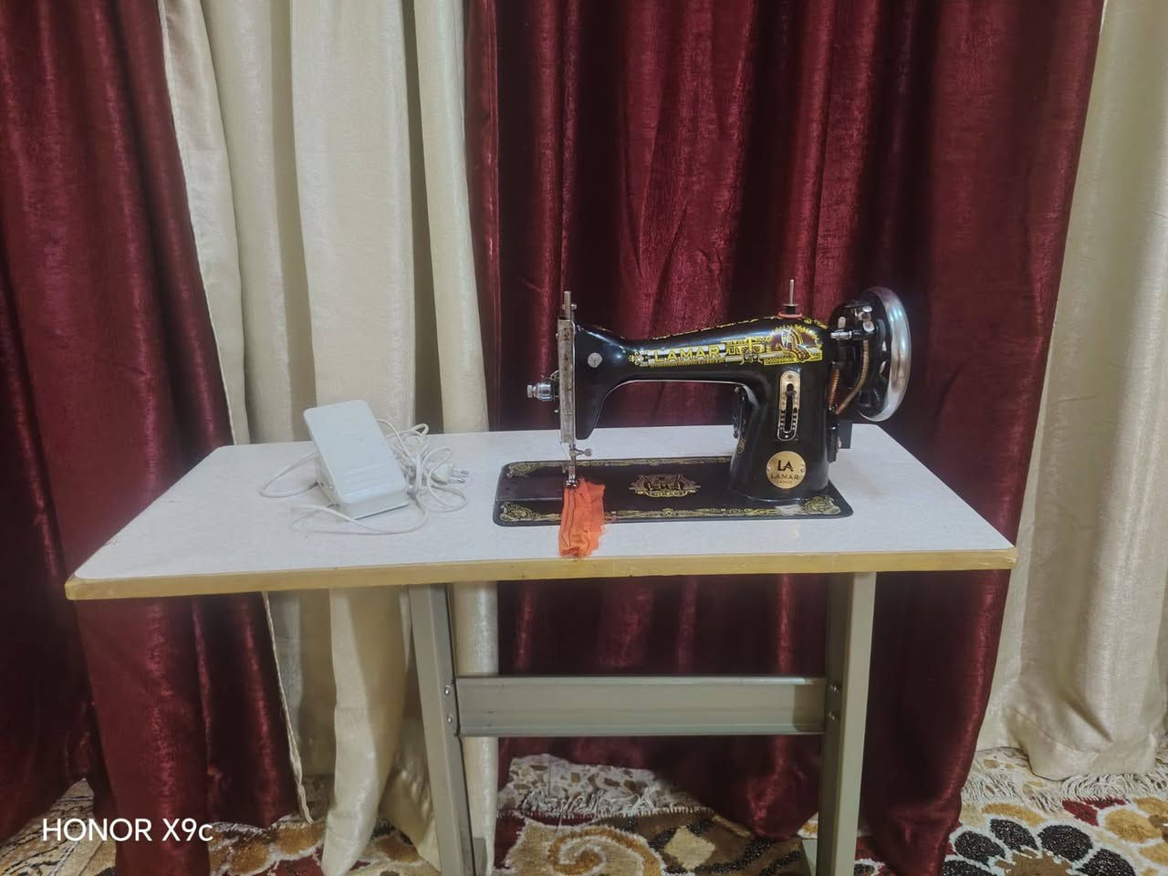 ام الفراشه الاصليه الباب الاول 
شرط الفحص والشغل 
مكينه جدااا نظيفه 
تخيط كافه انواع الاقمشه


**إذا كنت صاحب هذا الإعلان وتريد حذفه لأي سبب، رجاءا أرسل رسالة إلى الدعم الفني**
