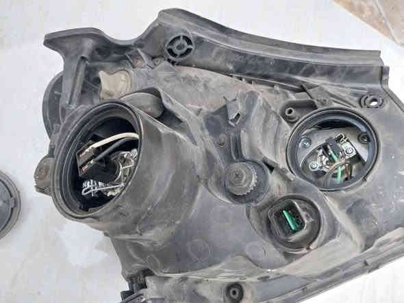 السلام عليكم                         
لايت كارنز خليجي صفحة اليسار كامل مع الكلوبات. 
للاستفسار :- بغداد/كراج الخالدي  ساحة الطيران / الشارع العريض 
ابو علي / ***********
