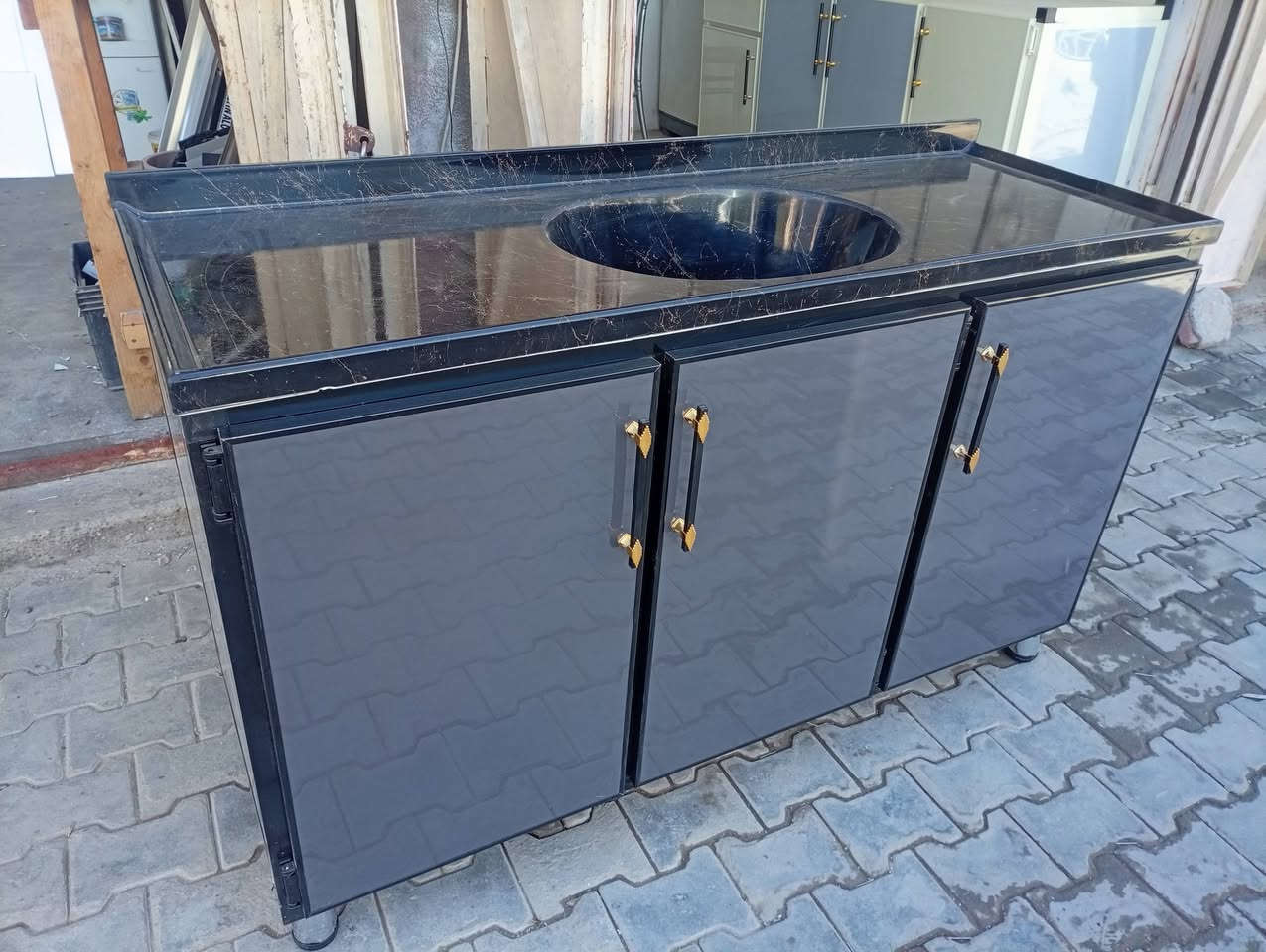 للبيع كاونتر تركي تزكام قياس مترين ونصف وسنك متر ونص مرمر العنوان مقابيل البطاقه  الوطنية الاتصال *********** إذا تردون غير الاوان متوفر
