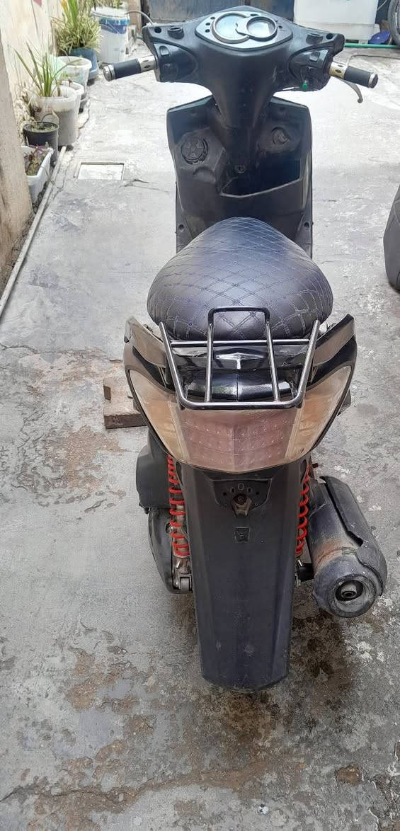 السلام عليكم 
سكنس فحل كاطعة نار الخلل كهربائيات ابيع كوم حديد
تخم تاير جديد سعر ٣٥٠ وبيه مجال حك الجية
العنوان بغداد يوسفية قصر اوسط ***********
