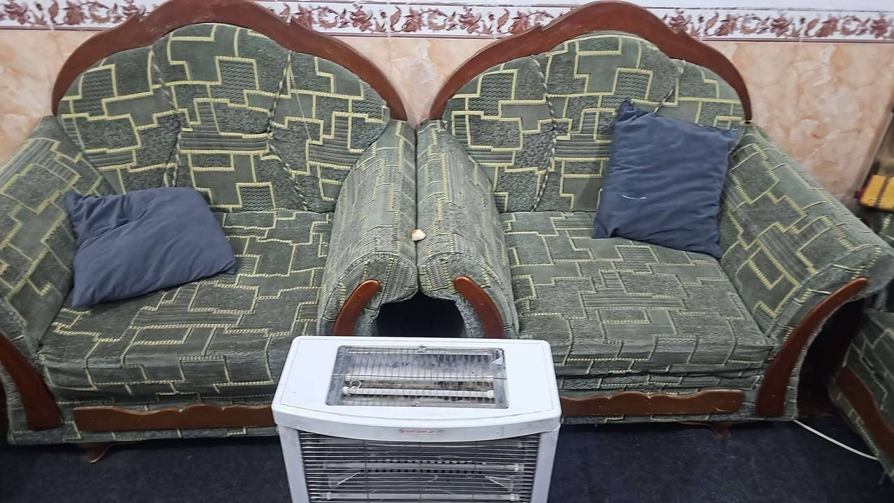 غراض مستخدمة للبيع ميز طعام مع ٦ كراسي كونفيرة تخم ١٢ نفر طباخ شغال مكانة كربلاء حي المجتبى الاتصال بالرقم ***********
