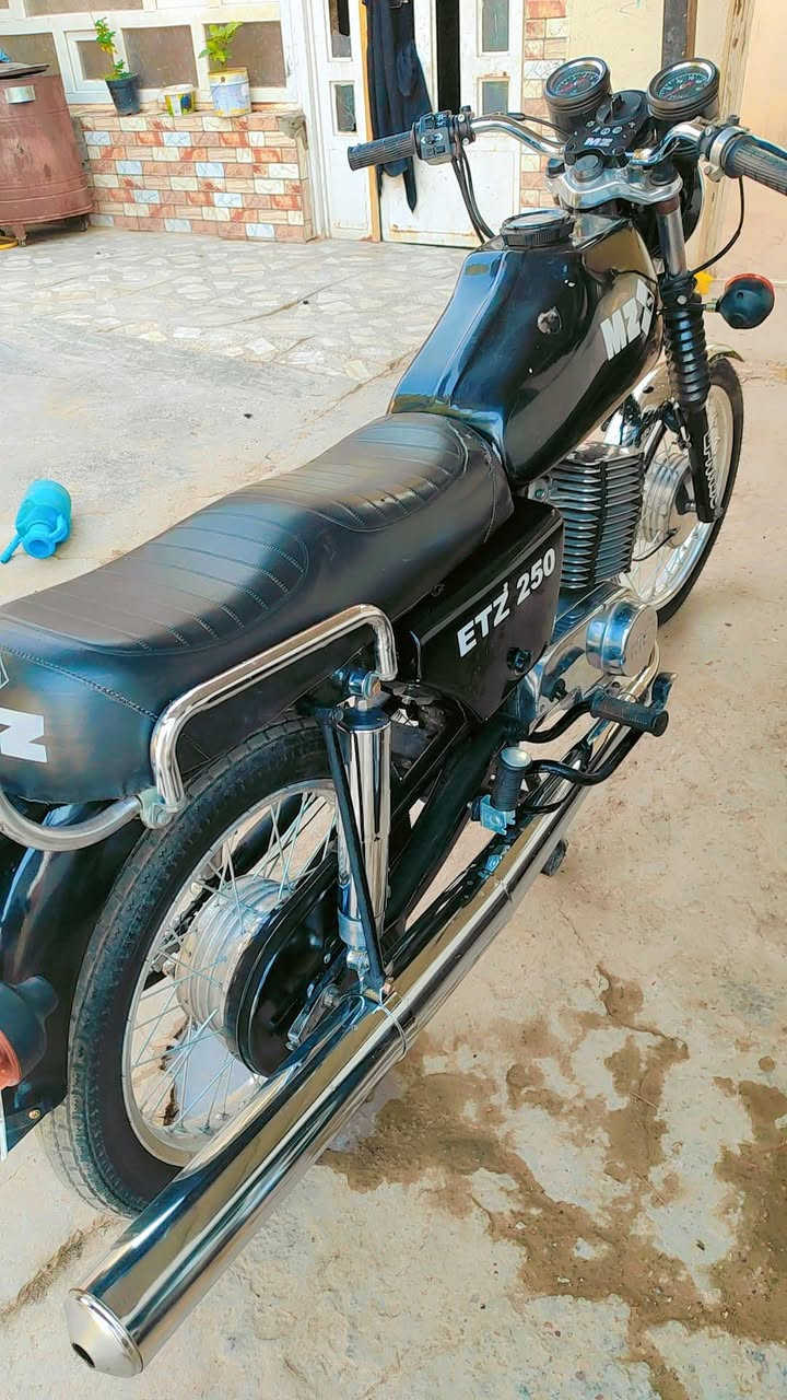 سلام عليكم كل عام وانتم بالف خير ماطور للبيع ستوني امسكَمه سايس 4رقم بغداد موديل 88السعر3مليون مكان نجف ***********
