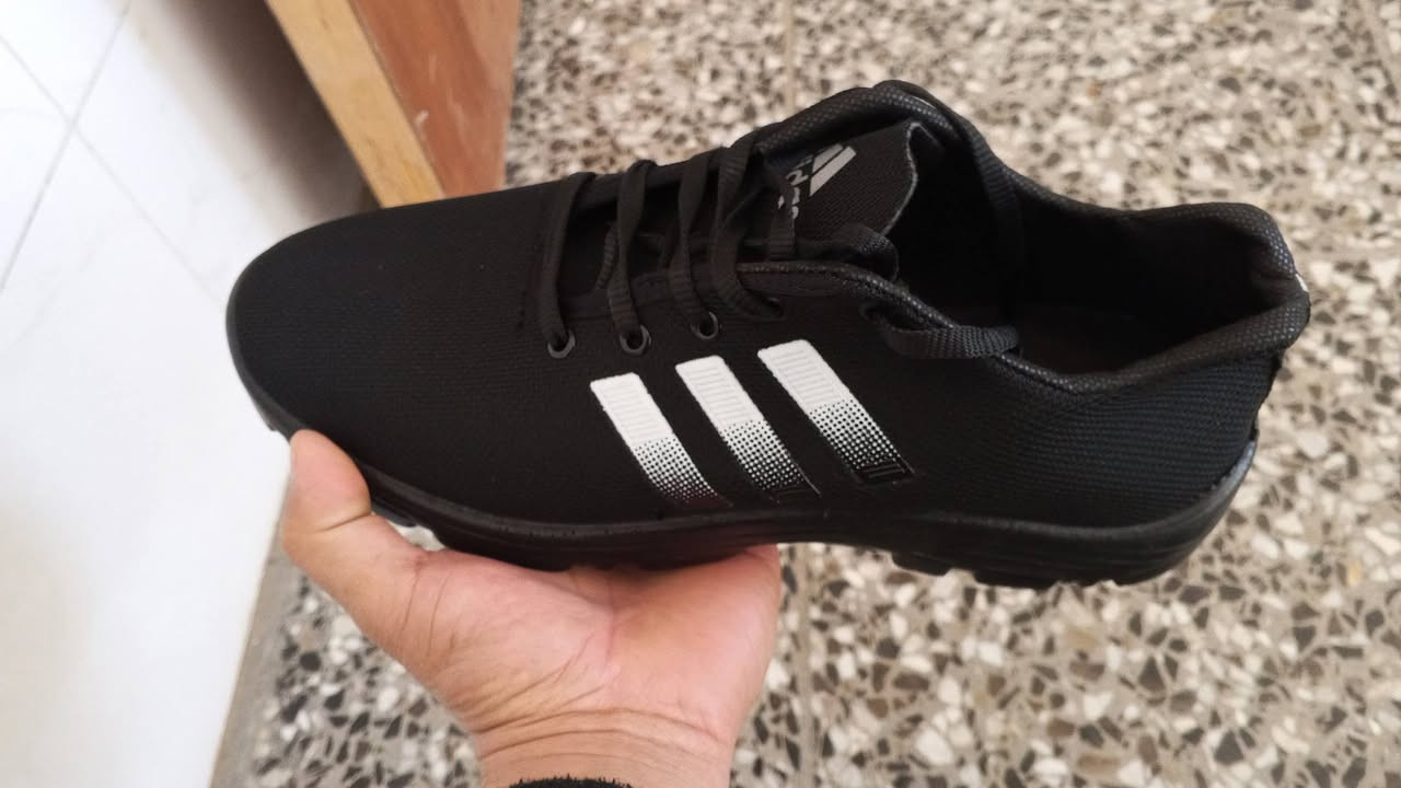 السلام عليكم شباب توفر احذيه شلعه جدا مناسب سعر القطعه الفين دينار كل قياسات متوفره من 40 لل 45 
استفسار خاص او تصال 
***********
