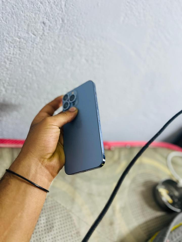 السلام عليكم ايفون 13برو ماكس ذاكره 256امريكي قطعه نضيفه جداً جهاز لا مفتوح ولا داخل صيانه مكفول كفاله عامه السعر 675وبي مجال شي قليل ولحد ينطي سعر من كيفه رجاً مكاني حله جسر نادر استفسار اكثر اتصل وبيك خير ودلل ***********
