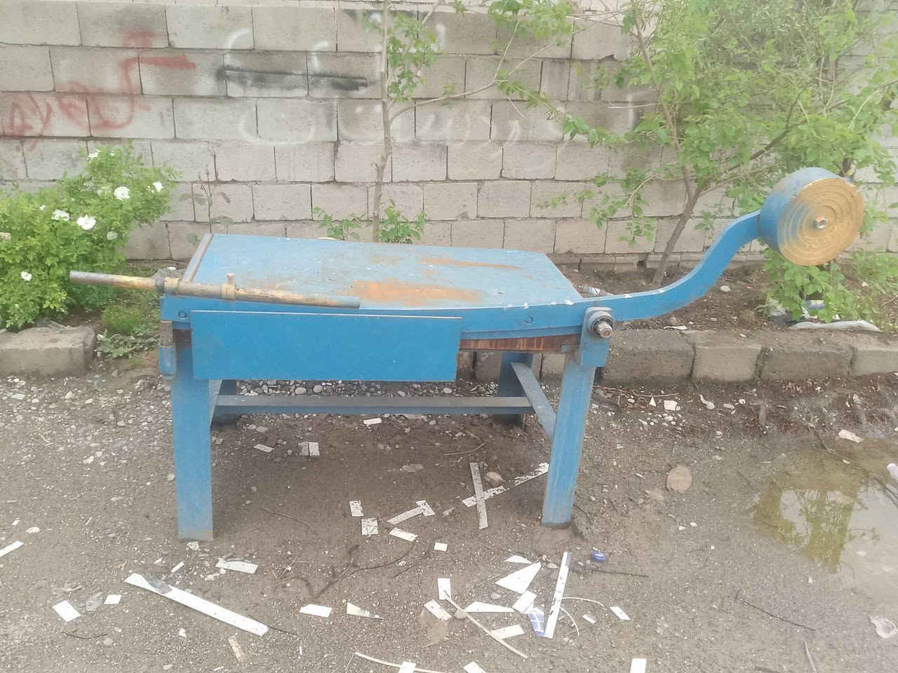 بۆ فرۆشتن 
***********
