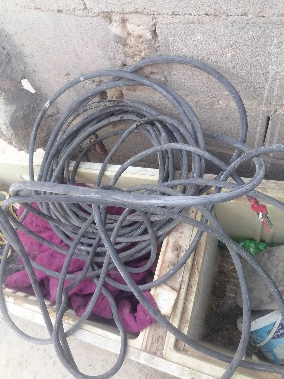 كيبل ٣٠متر خطين لاصلي نضيف لا بي كطع ولا مواصل لشراي يخابرني
***********
