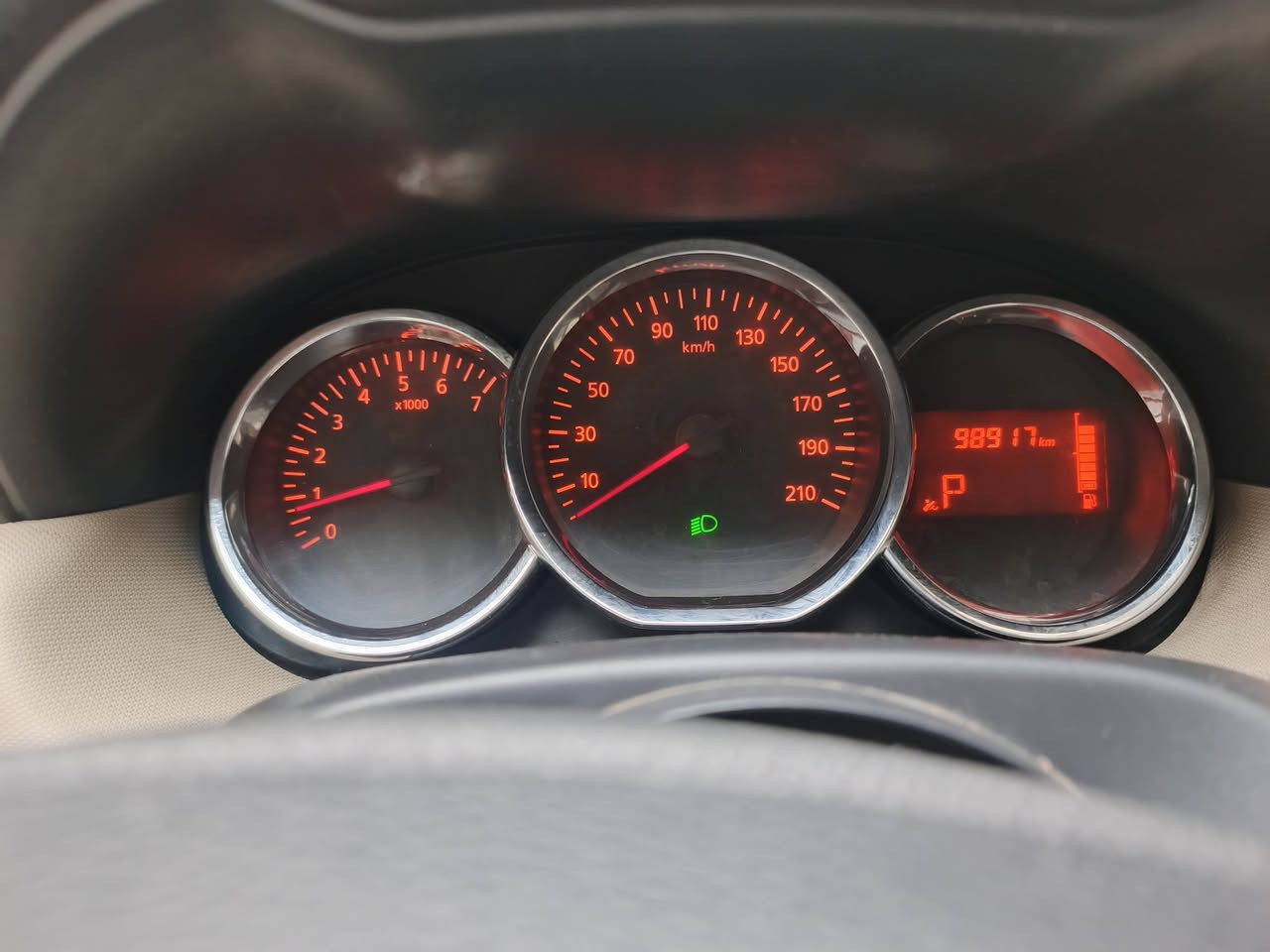 السلام عليكم رينو داستر 2018  (اوتوماتيك) 
صناعة فرنسي اصلي استلام الشركة
رقم بغداد انكليزي الجديد سنوية لل 2029
 باسمي السيارة ماتحتاج هزة هازها جديد تحويل باي وقت  
السيارة مكفولة كفالة عامة من الصبغ والحادث والتبديل، فقط طخات بسيطة مسويهن بارد فقط وشخوط تكحيل 
السيارة ماشية (98) الف كم فقط .. استخدام مدرسة
فئة السيارة se اعلى مواصفات بالداستر تحكم ستيرن و٤جام كهرباء مري جانبية كهرباء
محرك 2000 ،4 سلندر المرغوب. 
كيرAT 
مانع انزلاق 4 ويل كب وتحديد سرعة وقفل سرعة
 مكينة وكير ممتازات  مسوي بدل دهن جديد مال شركة ودسكات و بلكات اصلي

كهربائيات كلهة شغالة 
تبريد ثلج خير من الله وتدفئة شغالة   
السيارة على وضع الشركة مابيها اي نقص
صيانتها وحتى تبديل الدهن كلة اصلي  وكالة منذ استلامها وبانزين فقط محسن الله شاهد ادير اي كلوب بالدشبول ما مشتغل مسوي سيرفس كامل عليها
السياره جاهزه وما تحتاج مصرف ابد
 
السعر 94 وبيها مجال جدا جدا قليل حك الجيه وشوف خواتها وبمواصفاتها  مستحيل تلكة هيج سعر 

اسف ع الاطالة ذكرت كلشي حتئ اكون صادق 
وجزاكم الله خير والتوفيق للجميع
للاستفسار هذا رقمي *********** 
مكاني بغداد الاعظمية
#ملاحضة الي يحب يراسلني اصورله فديو للسيارة ادزه اله حتئ مااخلي يتعنئ ويجي اذا مكانه بعيد
