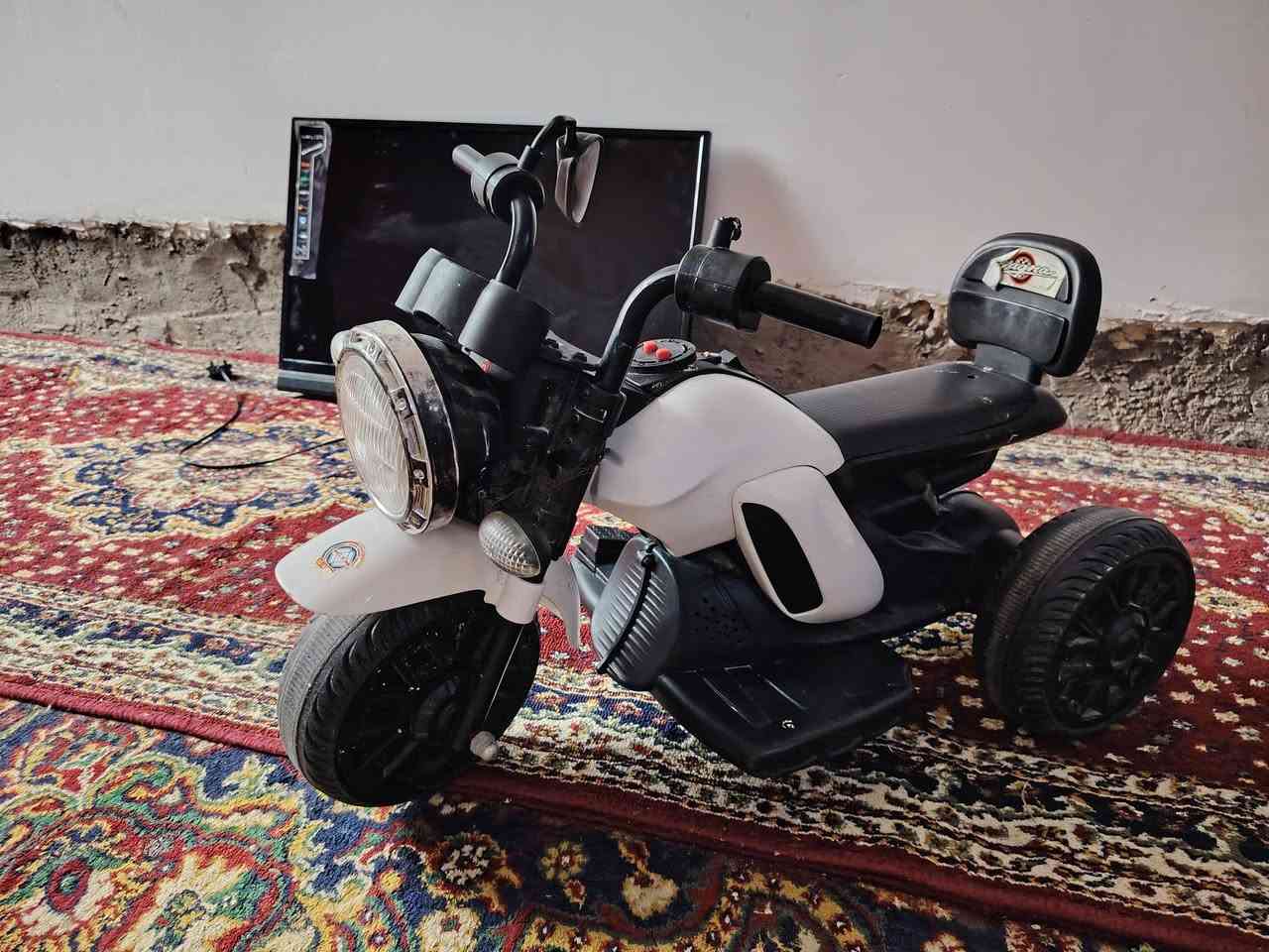 السلا عليكم 
اغراض للبيع . شاشه جنرال مبدل بيها لدات حجم 32+ماطور شحن كان متروك مايشتغل اعتقد بطاريات+قفص عصافير +تنور كهربائي.. الاستفسار ***********.السعر. بي خطر 😁لاحبي اتصل او راسلني ودلل لين ماعرف قيم بلي يرضى الله
