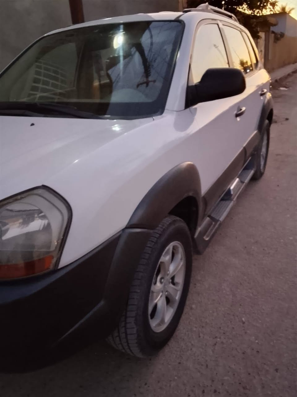 السلام عليكم توسان 2009 خليجي للبيع او مراوس اللون ابيض  رقم بغداد انكليزي  بأسمي العنوان المحمودية  بيه صبغ فقط الي ماشر بالصوره *********** السعر ١١٥
