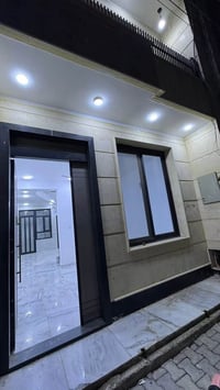 بـيـت للإيـجـار  ( ثلاث طوابق ) ( نضيف جداً ) ________________________...