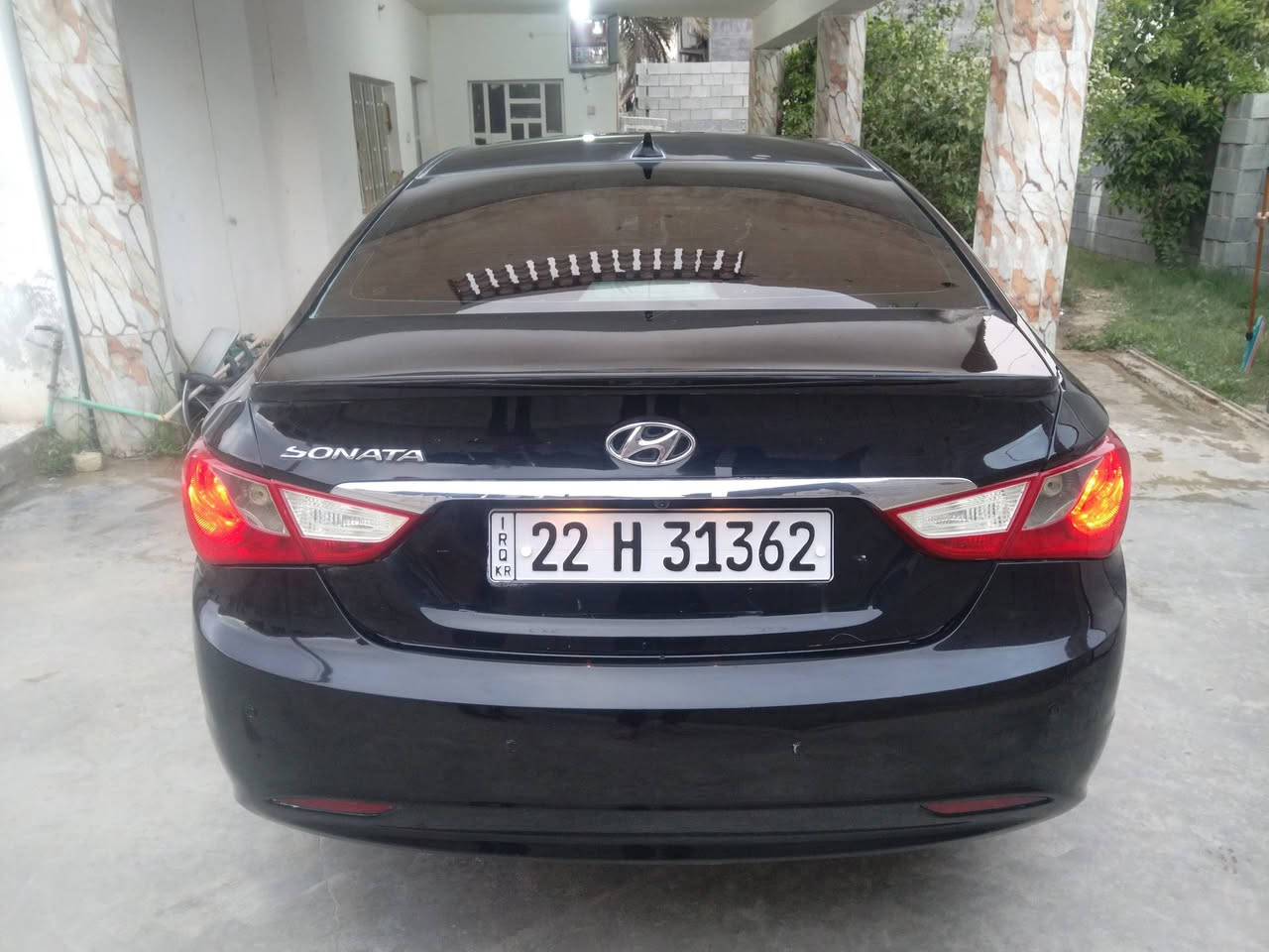 السلام عليكم.  للبيع او المراوس حسب القناعه هونداي سوناتا موديل 2013
رقم ابيل دولي   هزه جديده وسنويه مجدده تحويل مباشر 
وارد امريكي ضرر جاملغ امامي وبيها مكانات صبغ بدون ضرر 
محرك 2400كير اوتماتيك 
مكينه وكير خير من الله 
صدر جديد تخم تاير ويل كب 
شاشه كبيره كامره دواره 
تحكمات ستيرآ 
حساسات خلفيه 
سنتر لوك 
كهربائيات كلها شغاله 
سياره جاهزه من كلشي 
العنوان الرمادي الصوفيه للاستفسار هاتف ***********  متواجد خاص ارد عل اي استفسار واني حاضر
