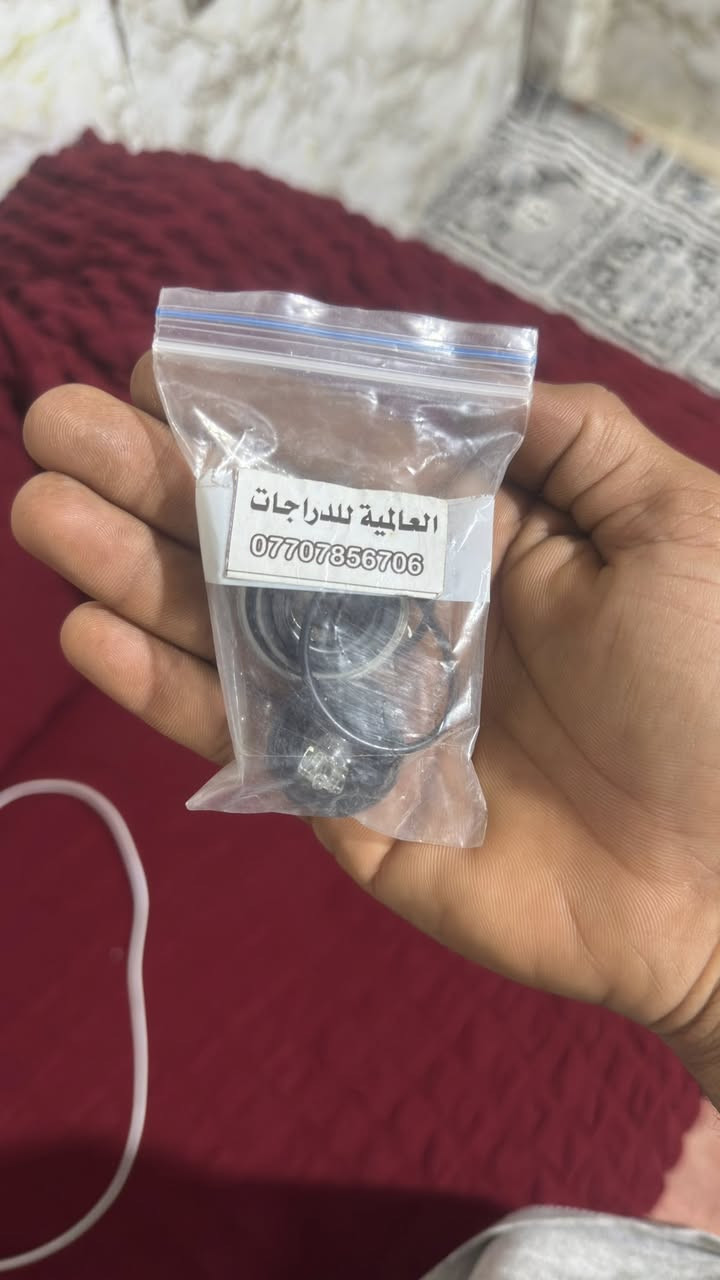 سلام عليكم 
عندي تجفيته كامله مال واتربهم ودهن مال 010 نوع ايطالي اصلي وعندي قايشات ثنين نوعيه زينه واحد جديد ولثاني نص عمر نطيني سعر وبلعافيه عليك مكاني ميسان  ‭0774 865 6412‬
