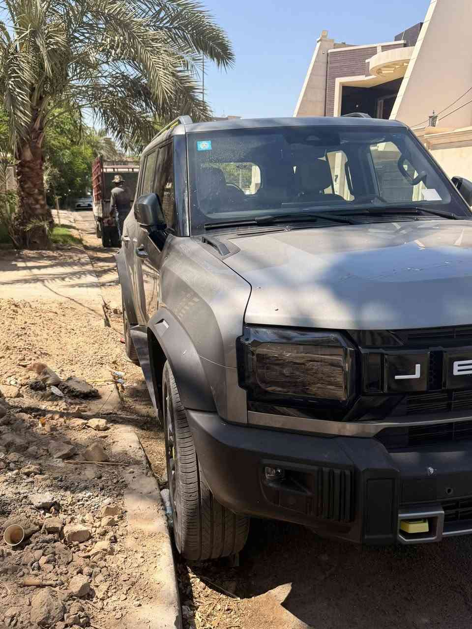 للمشتري:
🚗 للبيع: جيتور Jetour T2 (موديل 2024) 🚗

المعلومات الأساسية:

 الموديل: 2024

 المسافة المقطوعة: 28 ألف كيلو متر فقط

 المحرك: 4 سلندر توربو

 اللون: رصاصي فيلي مميز جداً

 الرقم: بغداد

 الضمان: السيارة تحت الضمان الكامل من شركة هارلم، وكل صياناتها منتظمة داخل الشركة.

حالة السيارة:

 جديدة تماماً وبحالة الوكالة.

 نظيفة جداً (شخط ما بيها)، وبدون أي تفاصيل أو نواقص نهائياً.

المواصفات والكماليات:

 كشنات كهرباء

 نظام كاربلاي (Apple CarPlay)

 وضعيات قيادة متعددة

 سستم صوت احترافي

 شاحن وايرلس للهاتف + منافذ شحن

💰 السعر: ٣٥ ونص مليون دينار عراقي (وبي مجال للشراي)

📞 للتواصل والاستفسار: ***********
