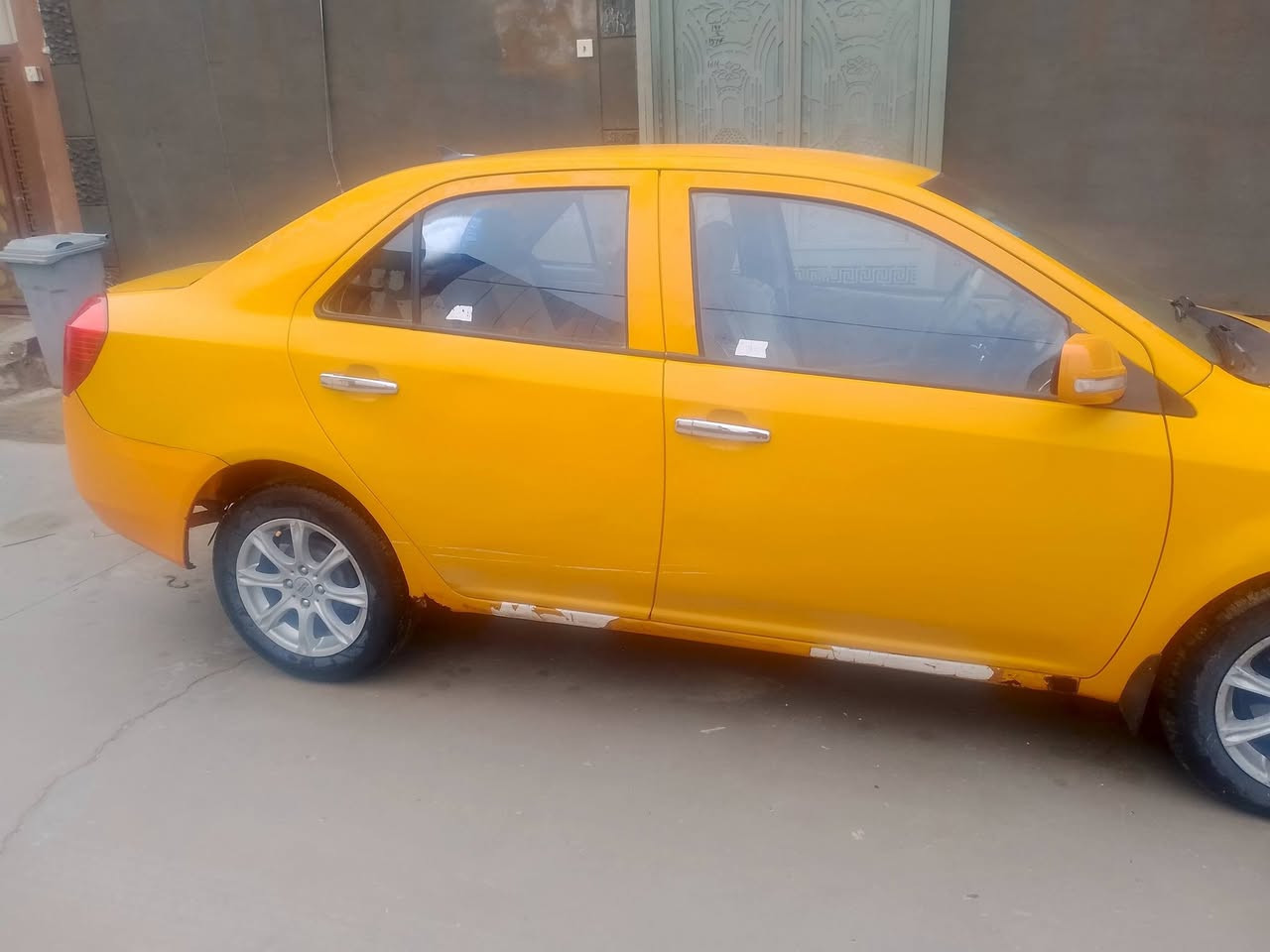 جيلي ام كي موديل 2012 محرك كير كورلا اوتماتيك صارلها اسبوعين من تحورت رقم انكليزي مصفر هيئة وغرامات سنوية لحد 2031  سيارة جاهزة اني وكيل الاول مراوس ابو بيع للاتصال ***********
