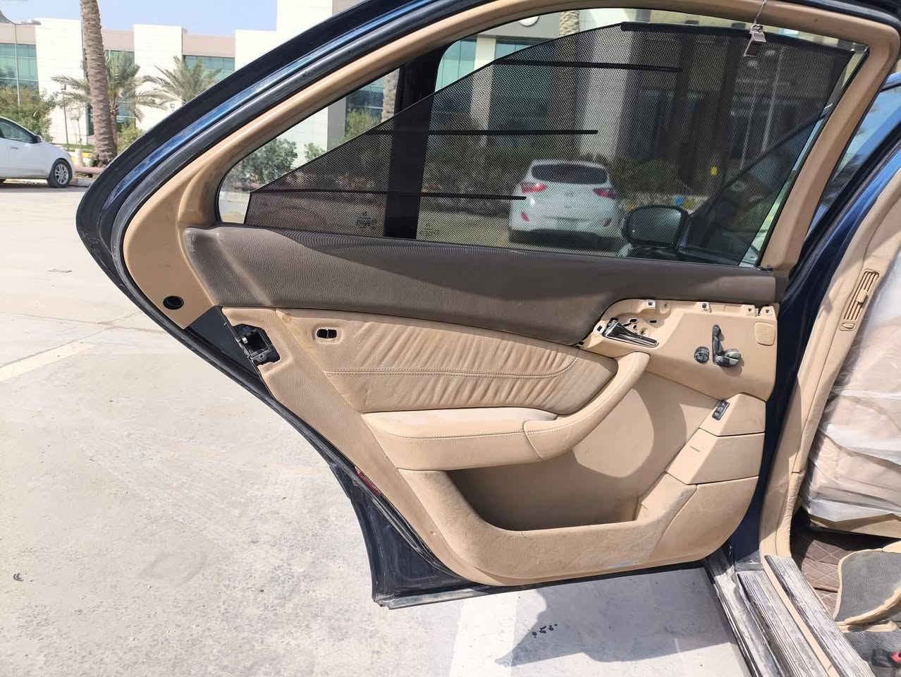 داخل بيجي
رقم بغداد
ويل 18
شادلها شاشه 9 انج نوعيه جدا راقية
 .شادلها كامرات محيطيه عمليه جدا 
فتحه سقف
السياره شغاله حسب الاصول و صافيه .رايدلها ترتيبات بسيطه االياخذها جناي .
مكاني بالحله و السعر 85 ورقه بي مجال جدا بسيط 
***********
