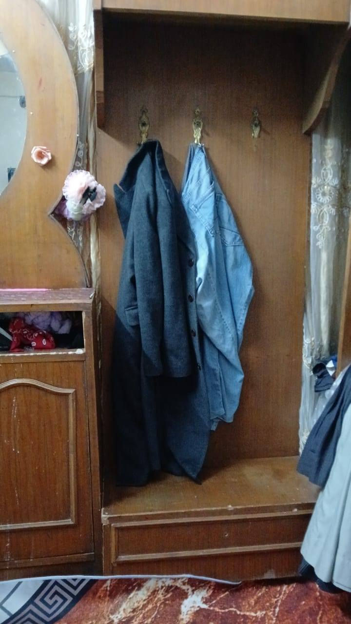 سلام عليكم
غرف النوم للبيع تتكون من كنتور وجزامه وجربايه وميز تواليت وزاويه 🌹 🌹 سعر 300 وبيه مجال *********** الاستفسار
