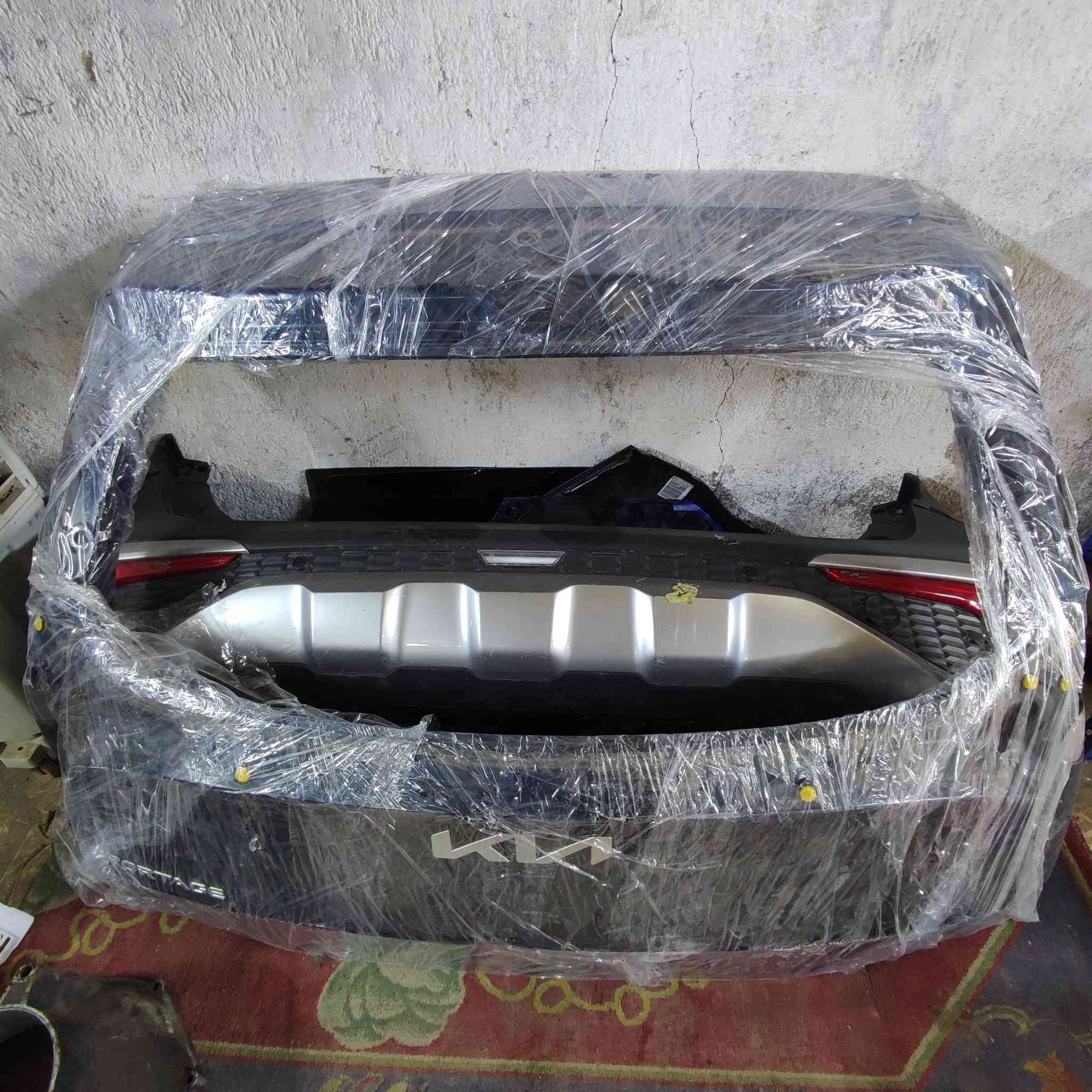 قبق صندوك كيا سبورتج 23, 24 فارغ هذا اللون قييم واخذ مكان العمارة بي رصعة صغيرة رقم ***********
