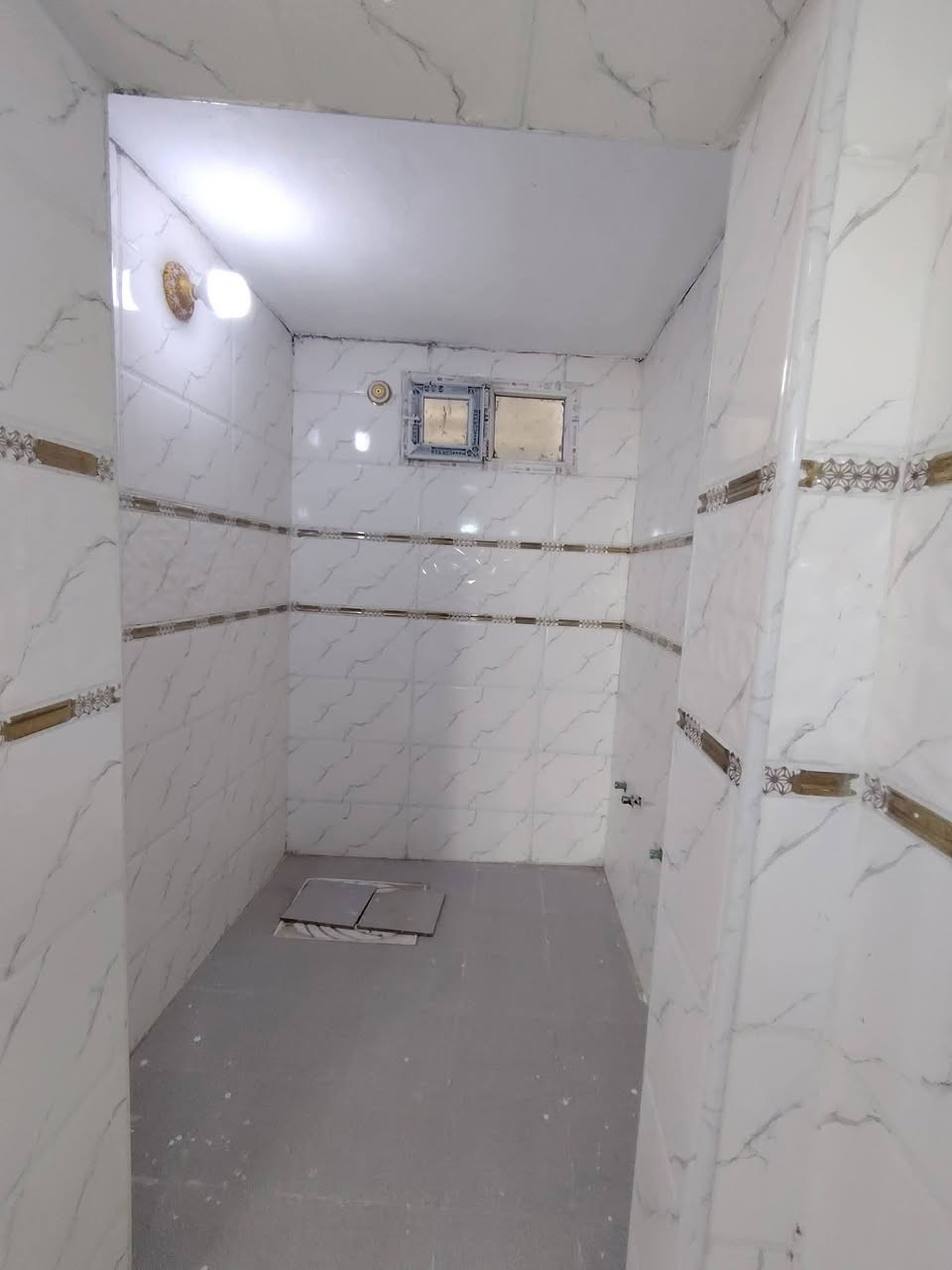 بيت للايجار🏠  50 متر الايجار سارع بلحجز سعره مناسب 

مقابل ملحق قريه الغدير قرب اسوق تلعفر عمود 335

📍 الموقع: محافظة النجف الأشرف

بيت 50متر بناء جديد تانكي وصخان بي لبيت كامل معايزه شيء خط مولد بي لبيت  جاهز للسكن

🟠 تصميم الخارطة : 

غرفه  - صالة  -صحيات  -مطبخ - منور 
سطح مطبك شتايكر 
ــــــــــــــــــــــــــــــــــــــــــــــــــــــــــــــــــ

سعر اللايجار 200 الف 

او من خلال الارقام التالية

 ***********
