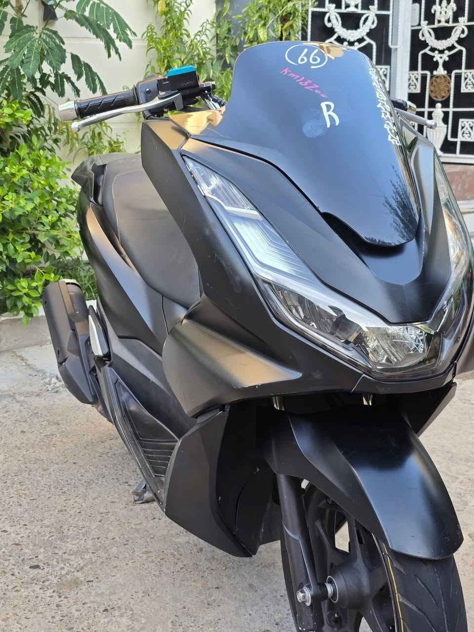 سلام عليكم PCXجيل رابع موديل 2023دراجه خير من الله ماشيه 20الف محرك 150cc حساس زدحام ومانع تزحلق وABS رايده ب18ورقه وبيهه مجال للاستفسار اتصل بالرقم ***********
