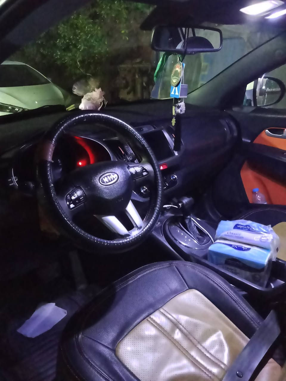 يالله كيا سبورتج موديل 2011 رقم بغداد بسمي سياره مكينه وكير وحداديه خير من الله سيارة جديدة سعر 135وبيه مجال للأستفسار عل رقم *********** مكان السيارة ديالى بعقوبة الجديده
