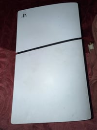 بلي٥ حالته٨٠ بالميه نضيف مع يده وحده وبي خلل بسيط بمشغل الاقراص  مكاني...