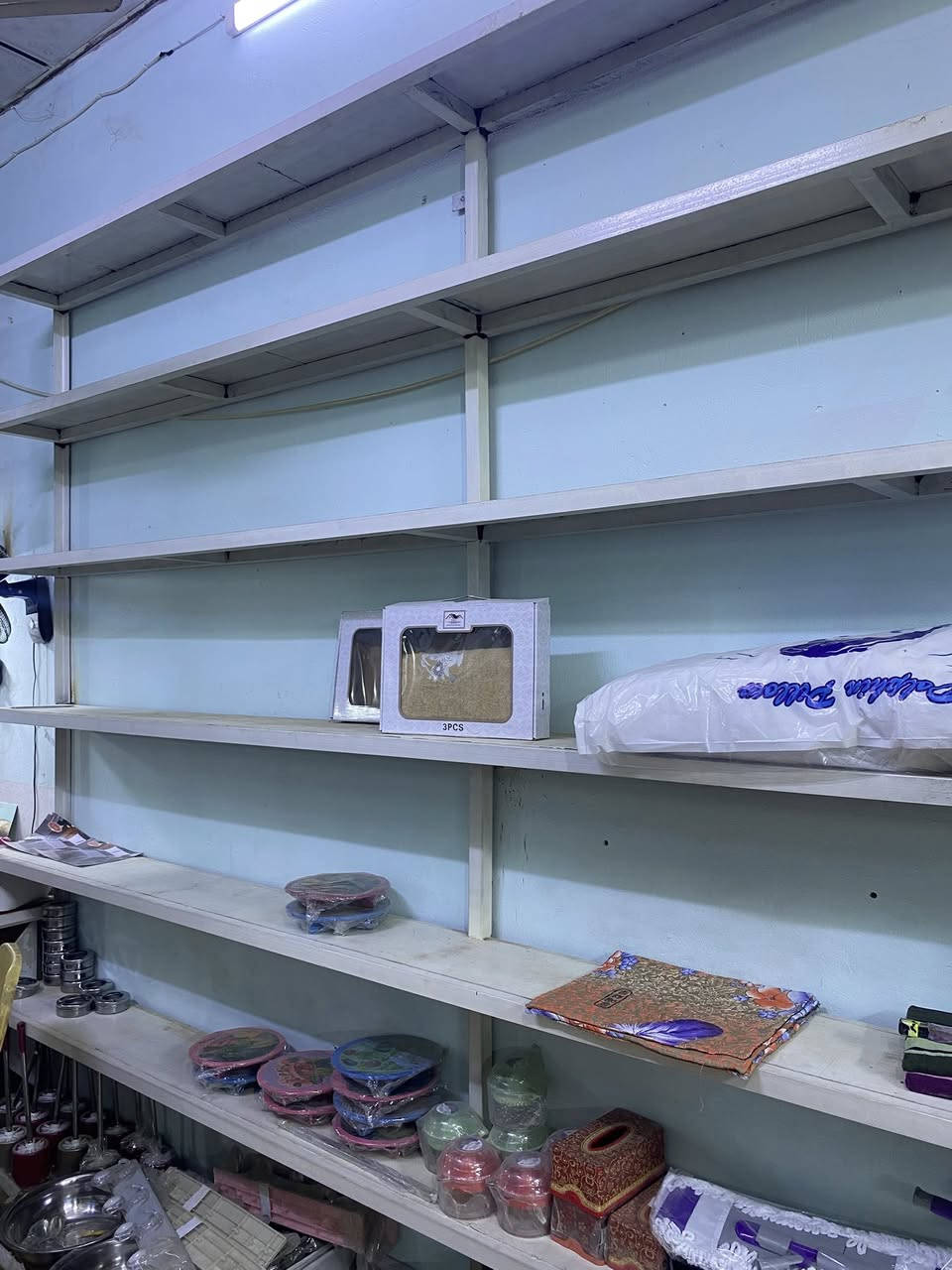 سلام عليكم  رفوف تسكام  الارتفاع 280والعرض 380 عرض الخانة 40 وعرض الرف 30 للاستفسار الرقم *********** مكان بابل حلة
