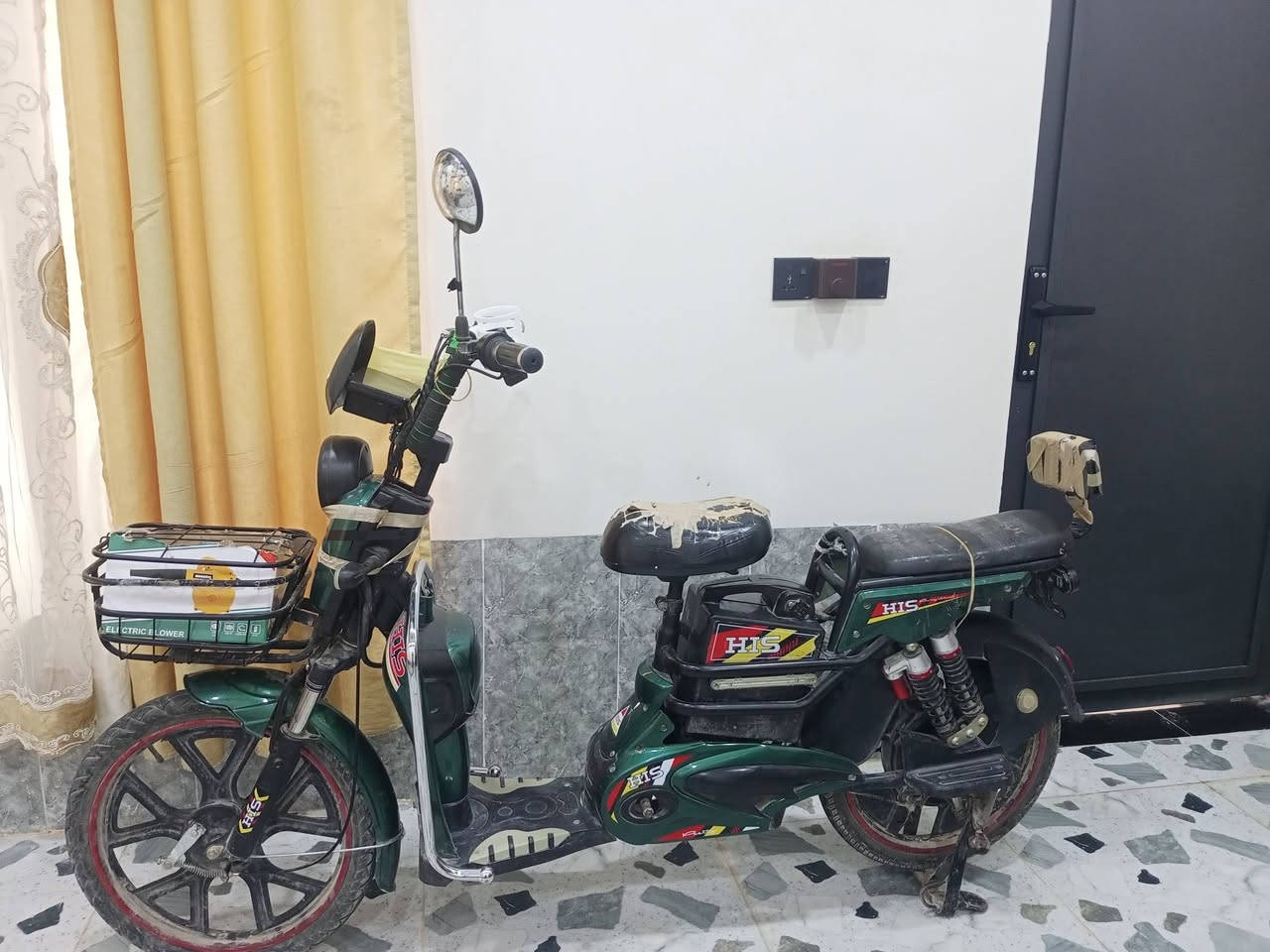 سلام عليكم بايسكل شحن للبيع البايسكل شقال
المواصفات 

بطاريات جدد

التأيرات جدد والكشانه زينات شوف العين

بلوتوث ديجي 

السرعه 99 اربع تبديلات 

السعر 250وبي مجال المكان الحويجه 
اتصال عله الرقم ***********
