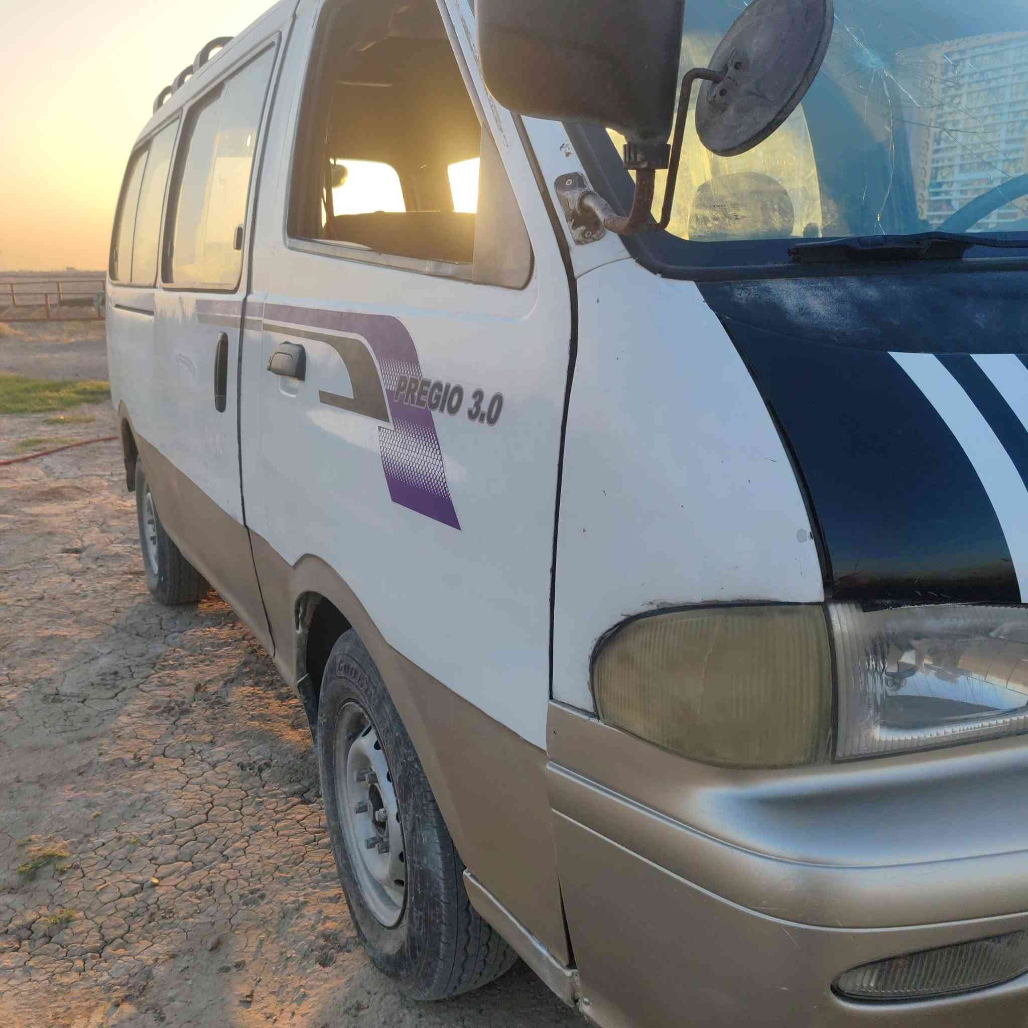 السلام عليكم بريجو موديل 97 سياره جديده مقفوله كفاله عامه من ضربه ومن صبغ ومن تبديل جير جير محرك اكسل تخنتاير حداديه كله جديد رقم بغداد سنويه جديده تخم تاير حداديه مكان السياره بابل النيل ماكينه 3000 السعر 58 وبيها مجال بسيط حق الجيه بيع مستعجل لاستفسار على هذا الرقم ***********
