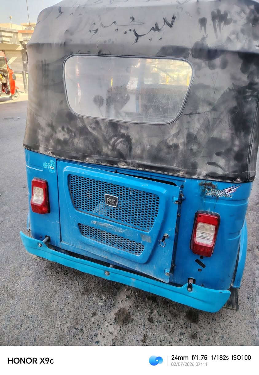 تكتك دوات نضيفه نضافه 90 بل ميه بدي بيه طخه قليله ومكينه كفاله ما عده كلجات مبدله دوات ولا ورقه بيها حتا رقم شاصي حاكه  مديل 22  سعر خاص رقم هاتف ***********
