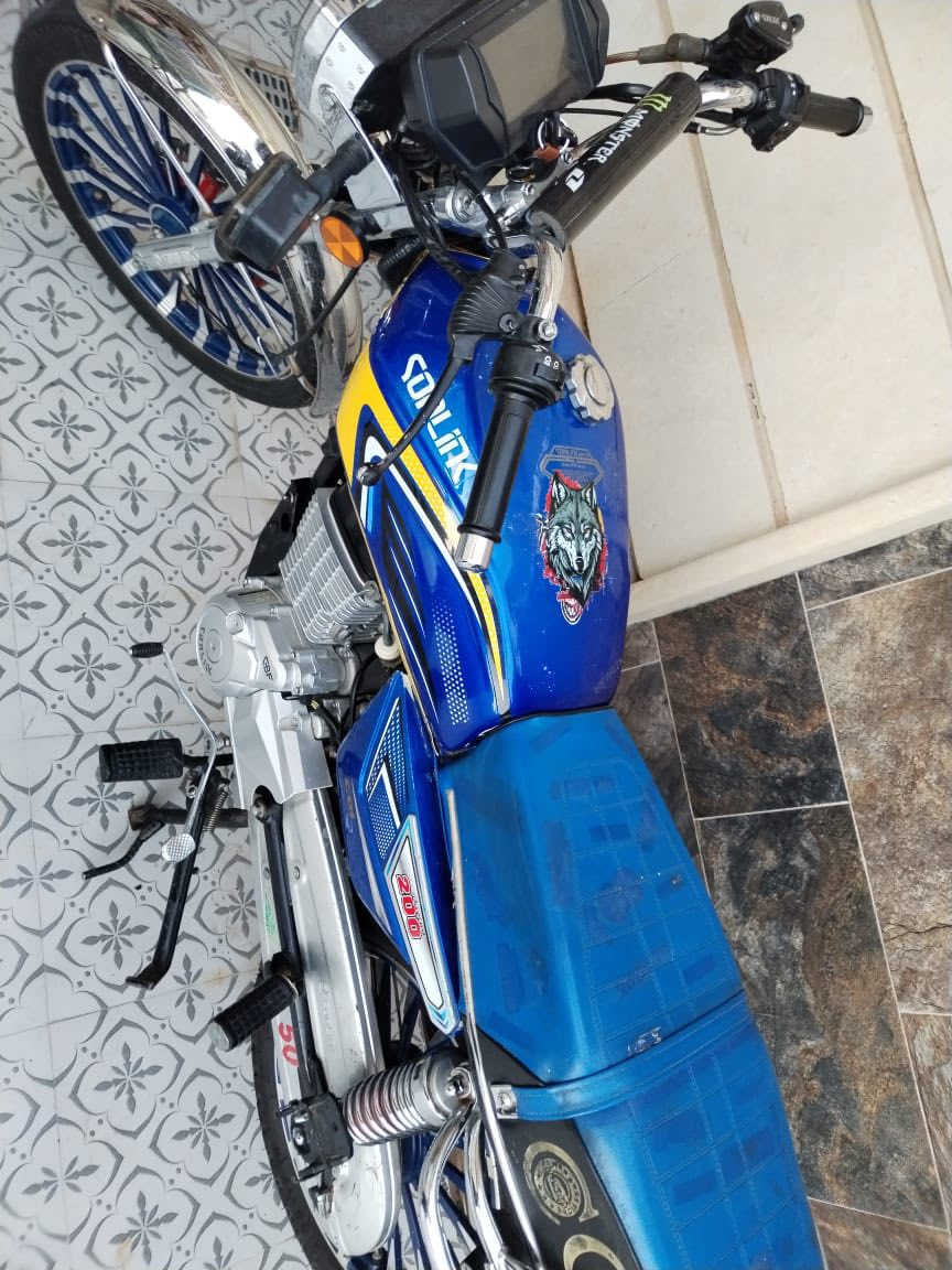 السلام عليكم دراجة للبيع سيفان سونك موديل 2024 شكل 2025 الدراجة كاملة مكملة مابيها اي نقص أوراق موجودة تجي تفحص بعينك وتشوف مكاني الدجيل حي الجمعية السعر خاص هأ ***********
