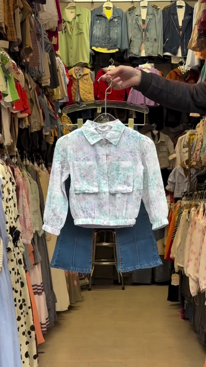 ⭕️♧ازياء برونز للاطفال♧⭕️

🟤♧مقاسات 4.5.6.7.8 سنوات
🔵♧ خامة بهاري ممتازة
📍♧الموصل .. سوق النبي يونس 
📍♧ . . . . . . . .مقابل شربت نبيل 
☎️♧ واتس أب  ***********
#الشعب_الصيني_ماله_حل😂😂
