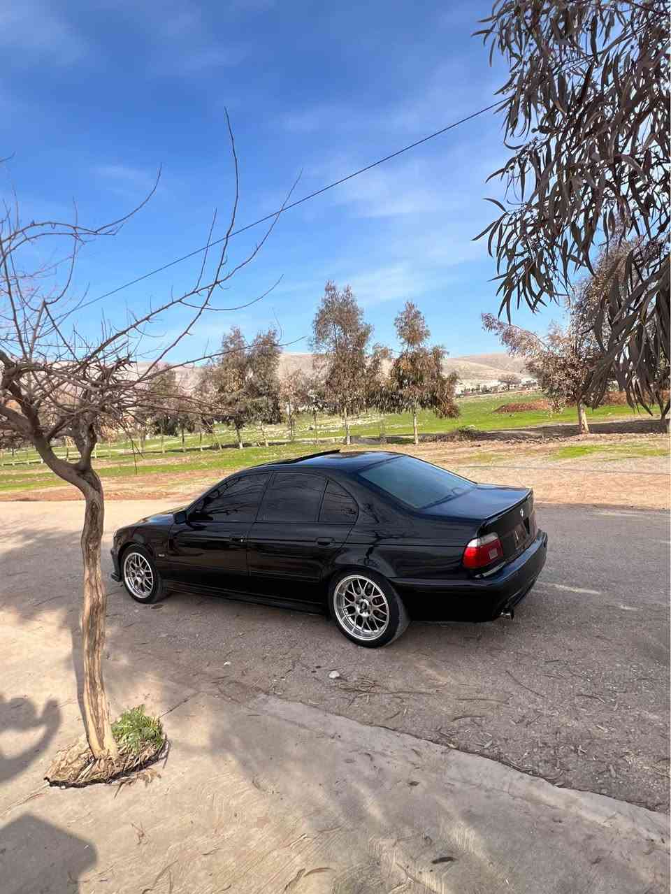 سه ره تا به ناوي خوا
تئبيني  ئه وانه ي نوسيومه هه مووي به شه رت
bmw 544🚀v8ديله مؤ ئاو 
مؤديل 2003قه پات مواسه فات
ده بل گئر  تؤماتيك  عادي سپؤرت
كوشن جلد
كوشن هيته ر كوشن خه زن ميمؤري
سلايت شوشه سلايت خه زن
سوكان هيتر سوكان كاره با
تعديد سرعه
ته بريد ساردوو گه رم له شوئني خؤي
زؤر مواسه فاتي تر مواسه فات نيه تئيدا نه بئ
گئر و مه كينه به شه رت
چركه ي تيا نيه 
ويل غه زالي تايه و ويل لؤك
سه ياره كه براوه ي  دوبه يه
لؤك لؤكه قوه ت و لئخوريني تاي به ته 
هه موو گياني به شه رت 
سعري 58 موشته ري ني سه رم مه يشئنه 
***********ژماره Singapore
