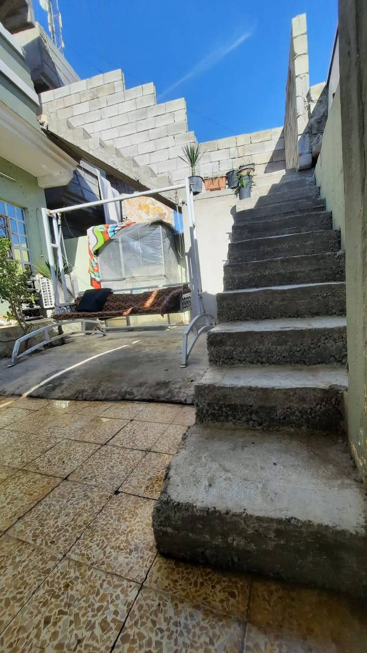 السلام عليكم بيت للبيع الموقع القبه جرف الملح يم مولده ثاني فرع قريب على شارع البيت مساحة 250م
طابقين يتكون الطابق الأول على 3 غرف نوم واحد سويت+استقبال +هول+مطبغ+صحيات خارجي وداخلي+ممر داخلي+ممر خارجي فر بي مخزن كبير/
الطابق الثاني هيكل معزول كامل يتكون من درج خارجي+غرفتين نوم كبار+هول +مطبغ+صحيات
للاستفسار الأتصال على أرقام التاليه 
***********
***********
