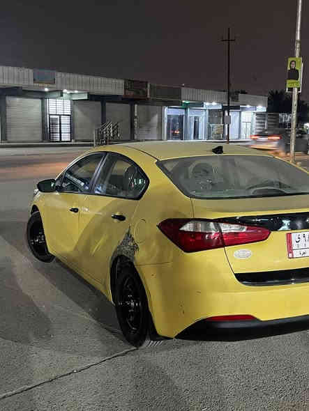 سلام عليكم
كيه فورتي للبيع موديل 15 

وارد امريكي حادث بنيد مبدل وشويه بل الجاملغ الايسر كدامك ممصبوغة كير مكينه دوش خير من الله تخم تاير 

تدفئه تبريد كله شغالة رقم بغداد سعر 115وبيه مجال 
وترهم مراوس حسب الغناعه 

مكان السياره بغداد المكاسب 

تواصل ***********
