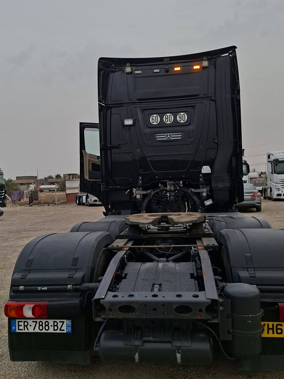 مرسيدس اكتروس وحش للبيع سنجل الماني الحجم2763 موديل 2018 فول مواصفات كاميرا وحساس وريد تايجر دخول طريبيل جديد تواجد معرض ابو قصي العسافي انواع الانبار الرمادي 5 كيلو خط السريع رقم الهاتف***********      ***********
