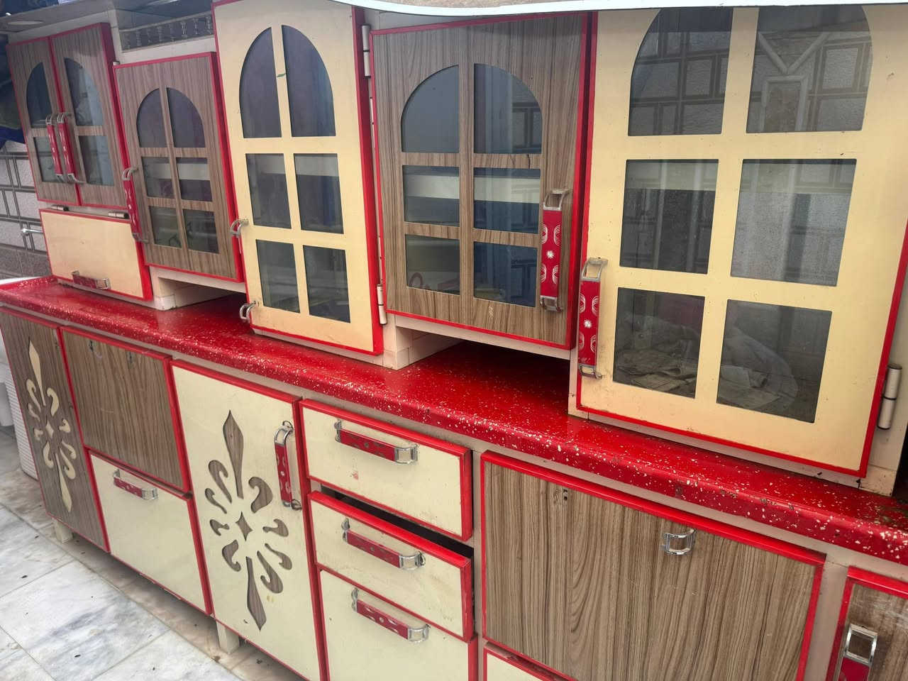 سلام عليكم. للبيع كاونتر نضيف السعر 700 الف للاستفسار الاتصال على ***********
