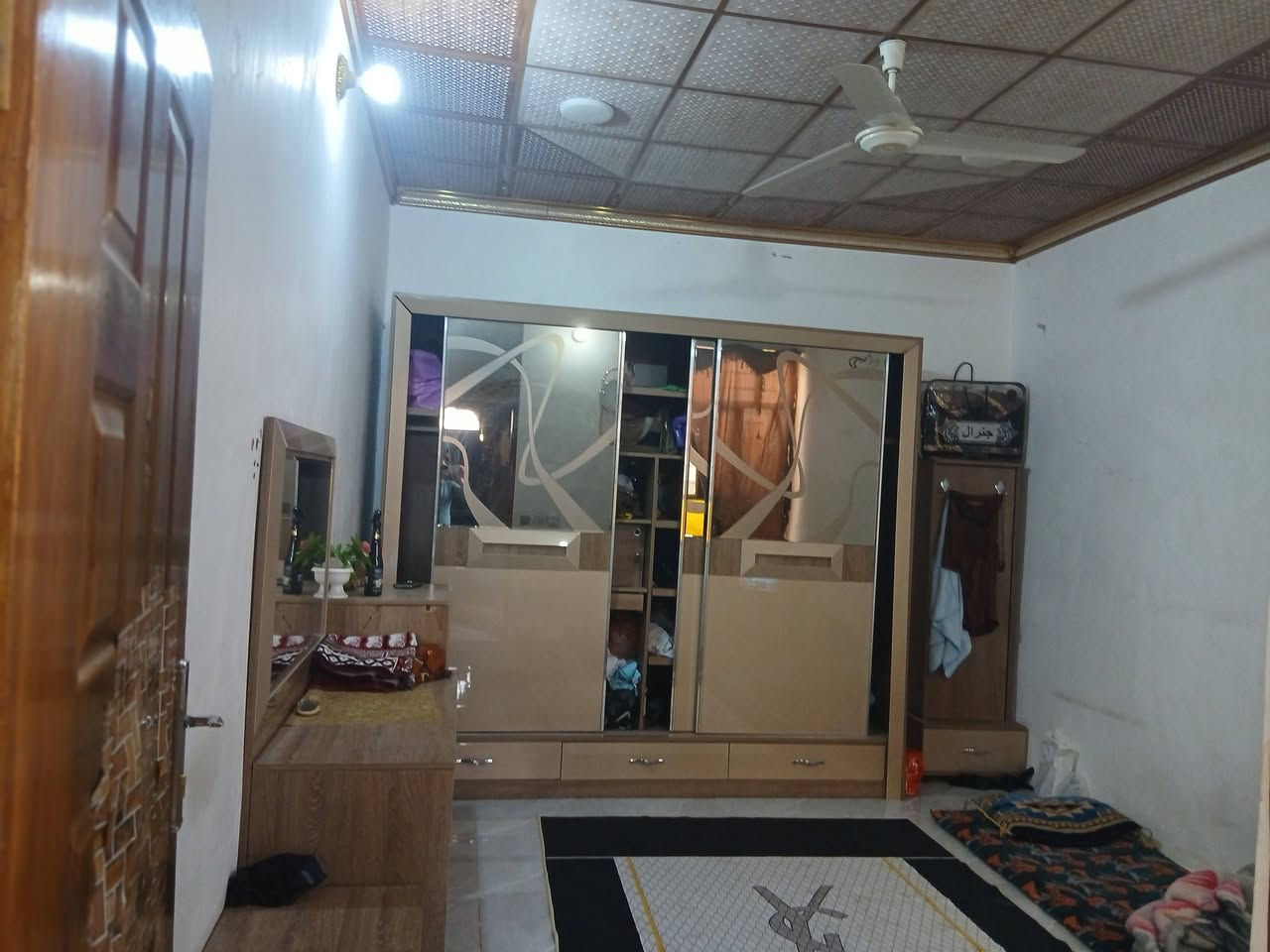 بيت للبيع او مراوس ابو غرق حي المرتضى طابو زراعي مساحته 130  غرفتين وهول حمام داخلي ومطبخ واستقبال بناء جديد كله طابوق وصب كونكريت بيه نواقص لبخ وسيراميك  صب  بيتونه  سعره 40 بيه مجال قليل هذا رقمي ***********
