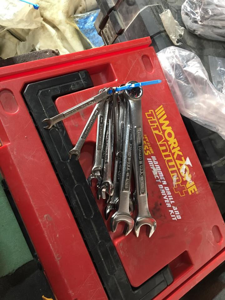 سيت. صبانه. راس بوكس. كرفتز مان. امريكي.  100$.  

 العنوان. بصره.     يوجد. توصيل جميع المحافضات.   
***********.
