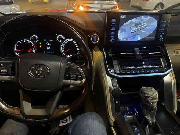 سلام عليكم لاند كروز 2024 بريم اصلي لمتد فول مواصفات تبريد كشن 4 كامرات حساسات جلد فتحه مواصفات بريم معروف ماشيه 21000 كم معلفه ppf مكفوله كفاله عامه بس رصعه مسحوبه مكانها السيديه ااسعر 71000 $ كجال بسيط 
***********
