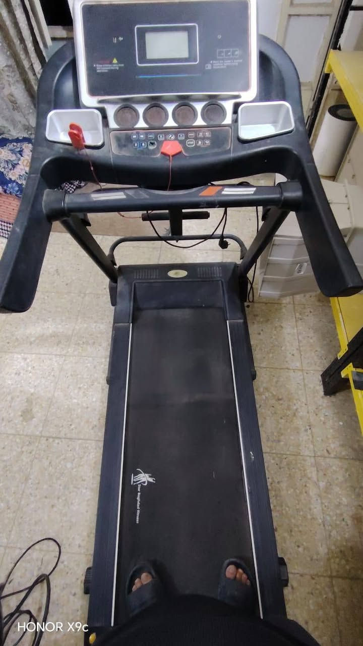 جهاز جري بآلة اصلي 
مستخدم قليل
السعر مناسب 
للاستفسار اكثر 
تواصل واتساب 
***********
