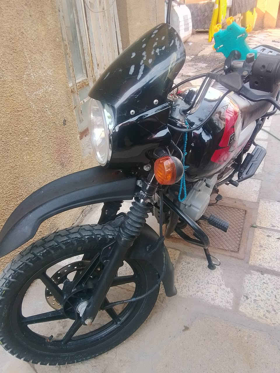 السلام عليكم دراجه للبيع بوكسر موديل 2022 رقم وسنويه تنهتي السنويه ب2028
السعر :1750 
رقم تلفوني : *********** 
للبيع مستعجل
