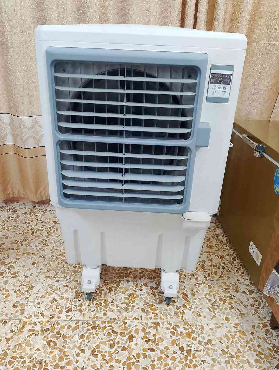 كونفيرا حجم كبير نظيفه 3درجات عريمون السعر 150بيها مجال شي قليل
العنوان حي الانتصار. 
***********
