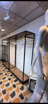 للبيع  استاندات جديد مستخدم شهرين  عدد( 4 )قطع كل ستاند ارتفاعة مترين ...