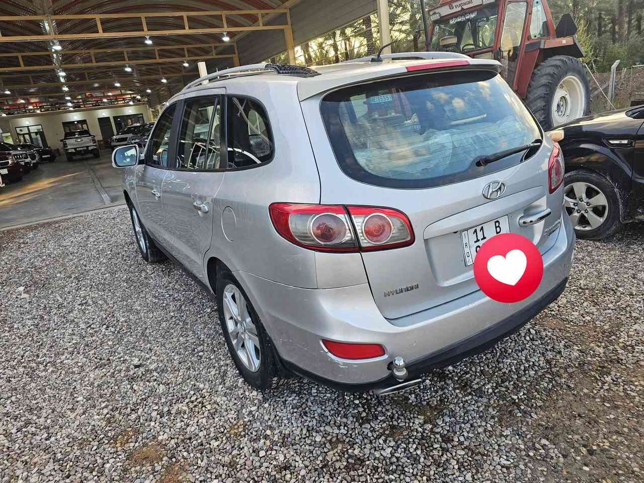 أخوان رحمه لوالديكم أقرو المنشور زين وخابروني كلشي كاتب وموضح اترجاكم .صار عندي ضرف وأريد ابيع وكلكم تعرفون المكفول مالته لايقل عن ١٦٠ هاي السياره رايده (١٢٥ ورقه)
سنتافي ٢٠١١ فول فول أستيراد خاص  لون سلفر رقم بغداد دولي بصمه تشغيل كشنات كهربائي  تبريد ثلاث قطع  ٧ راكب حساس امامي حساس خلفي أشاير بالمري شاشه تاب  تحكم أستيرن جهتين ويل كب كروم تخم تاير جديد صدره ٧٥% وفلوس الصدر عليه اسياره نصبته تخبل ونضيفه بمعنى الكلمه على أيدي 
أخوان السياره بيه طخه كلش خفيفه بجاملغ الخلفي وبيه شويه جراد وصبغته حزام سياره مال بيت أستخدام شخصي فقط 
انطيها شرط بدون دواخل بدون أيرباك وصور ماقبل الصبغ عندي لاضربه ولا كلشي طخه سويته ع البارد وصبغت احزام جماليه
لتواصل أتصال أو واتساب *********** وشايفين كل الخير مقدماً من قلب ورب
