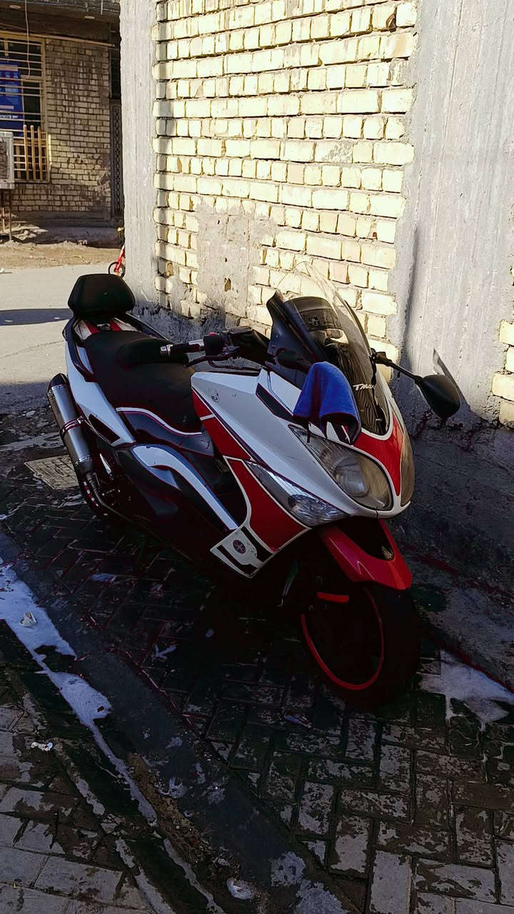 سلام عليكم تي ماكس لبيع خمسينيه 2011 سعر 3ملاين وربع بيه مجال حق جيه وهاذ رقمي ***********
