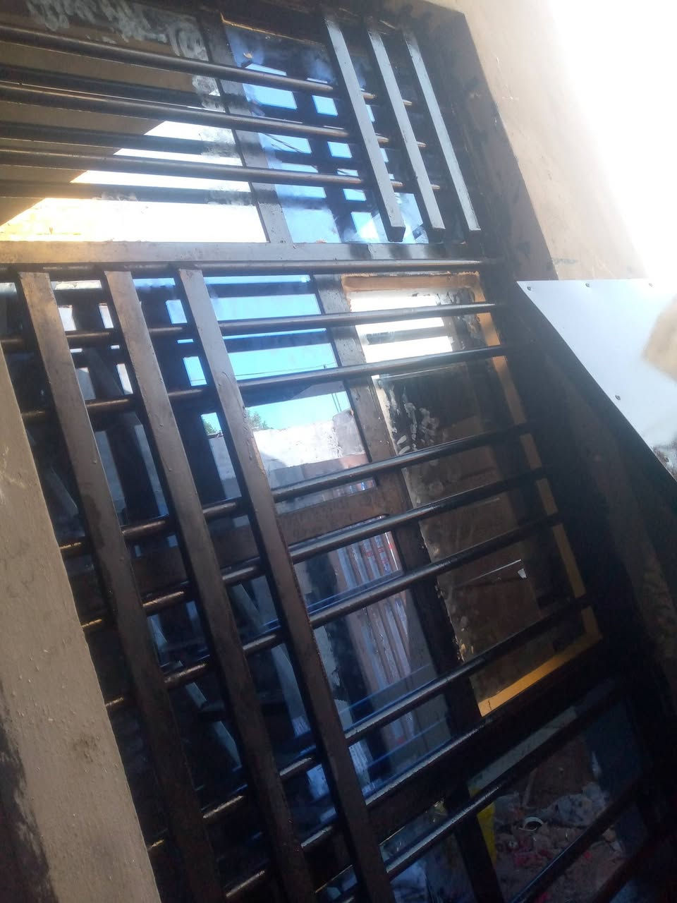 سلام عليكم مستعدون لتنضيف الشبابيك وصبغ وجام درجه اولى مواد وعمل ودفع بعد التسليم 
***********
